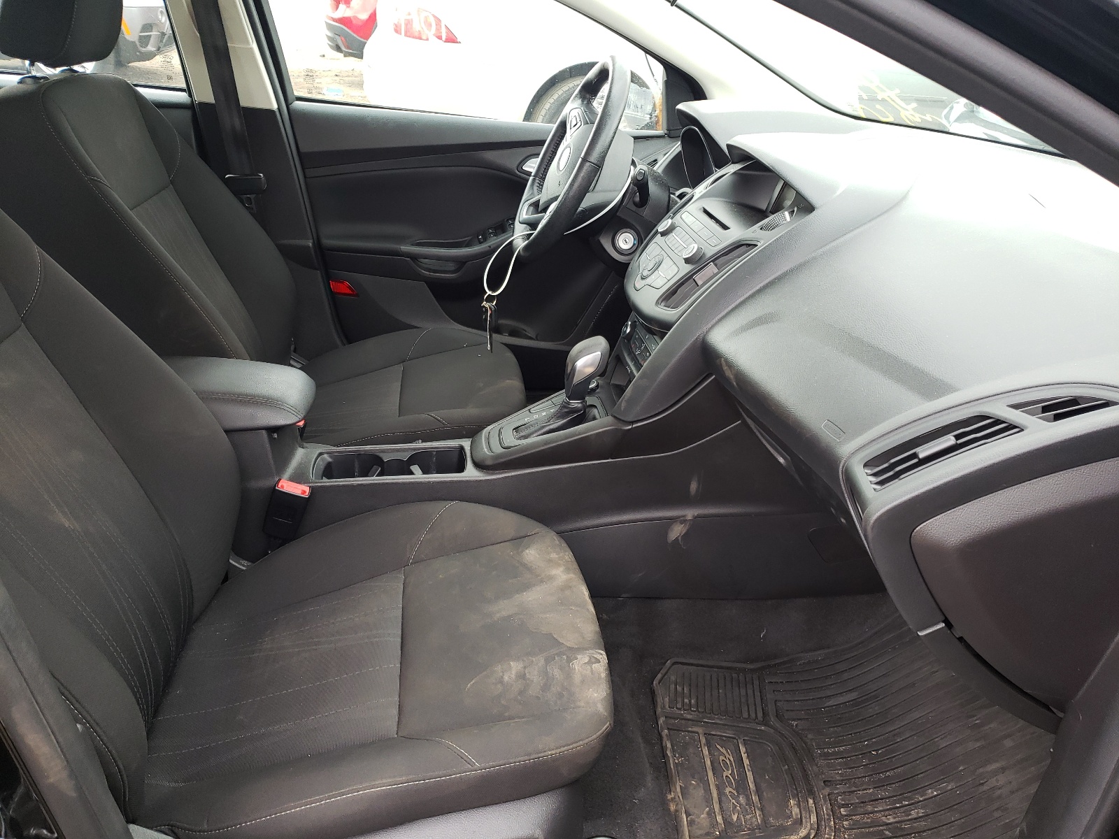 Foto 5 de la subasta – 2017 FORD FOCUS SE con VIN 1FADP3K29HL340969