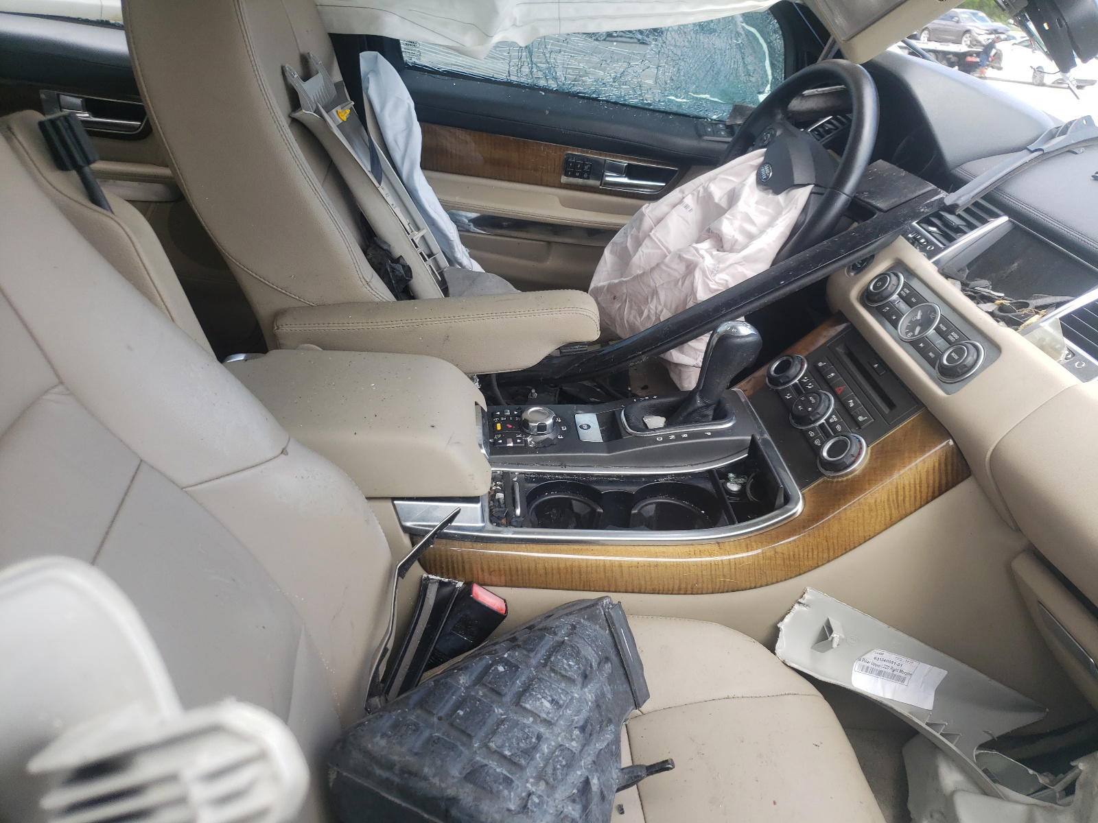 Photo 5 from auction – 2011 LAND ROVER RANGE ROVE with VIN SALSF2D43BA716185