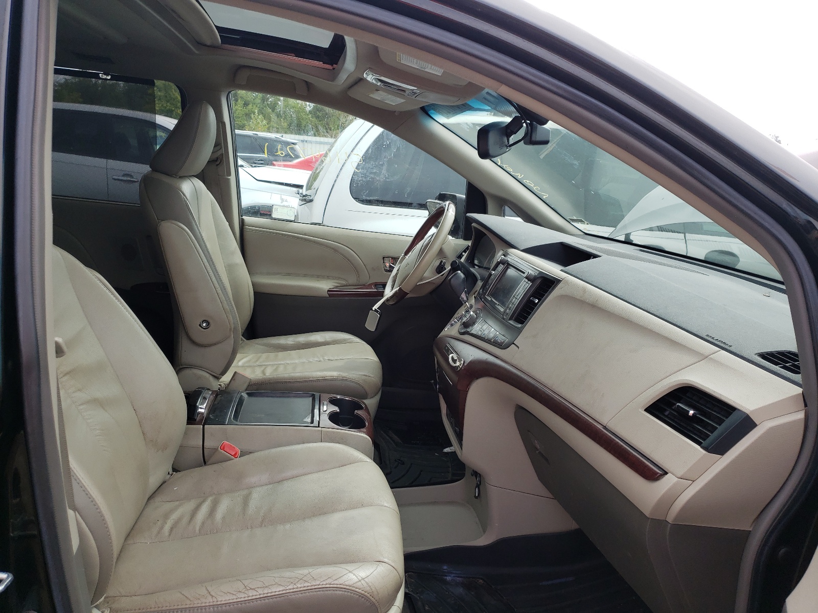 Photo 5 from auction – 2011 TOYOTA SIENNA XLE with VIN 5TDDK3DC7BS010963