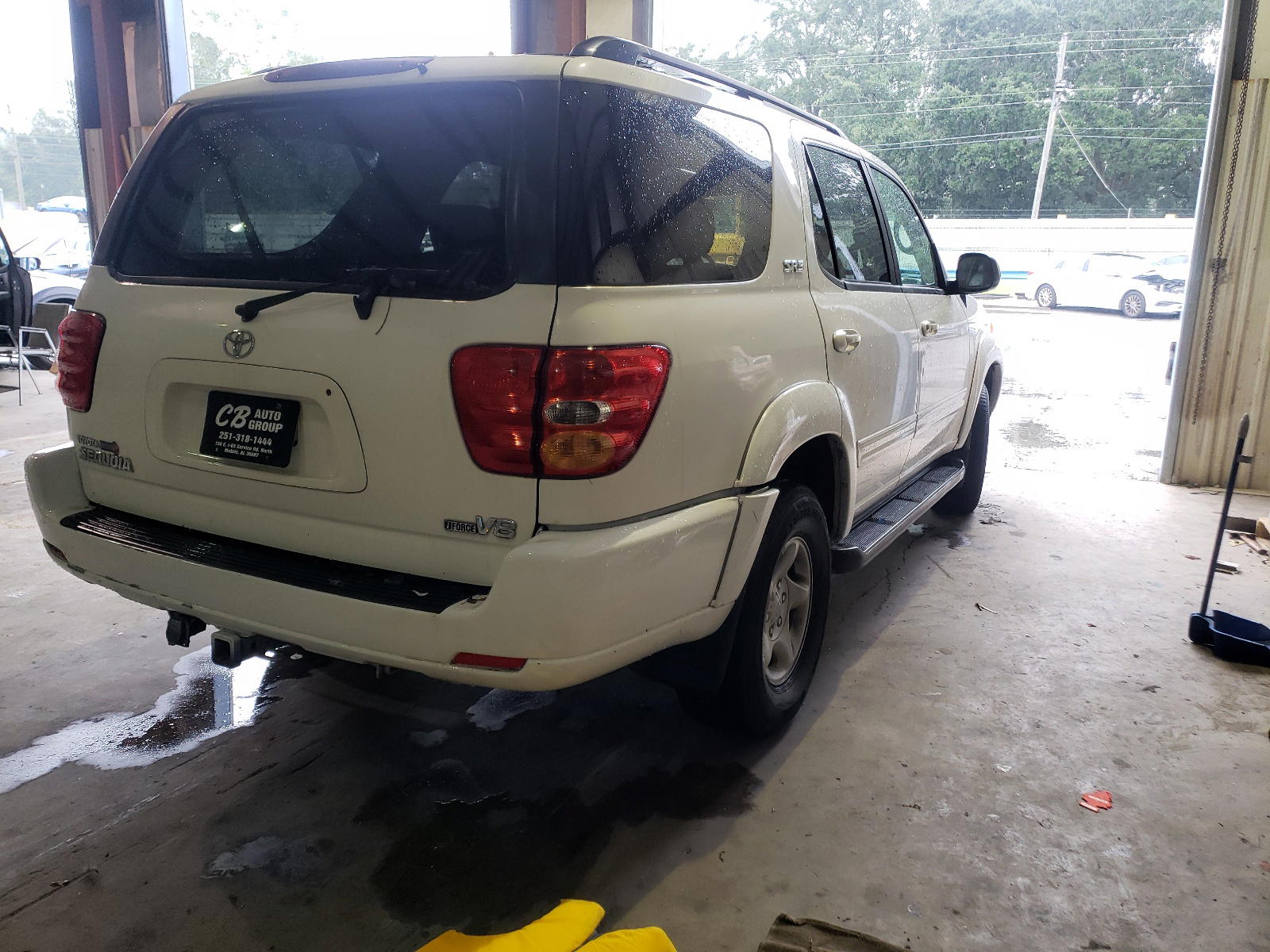 Photo 4 from auction – 2001 TOYOTA SEQUOIA with VIN 5TDZT34A41S050286