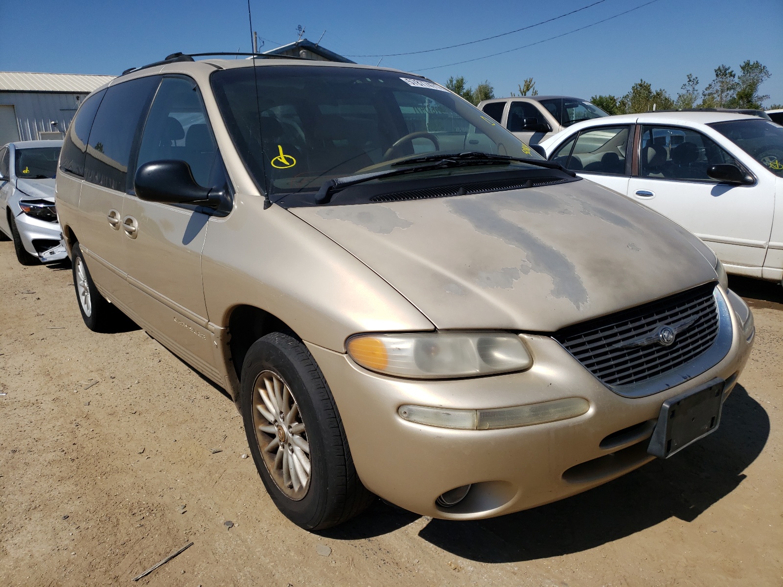 CHRYSLER TOWN & COU 2000 with VIN 1C4GP54L2YB508658 - Photo from auction