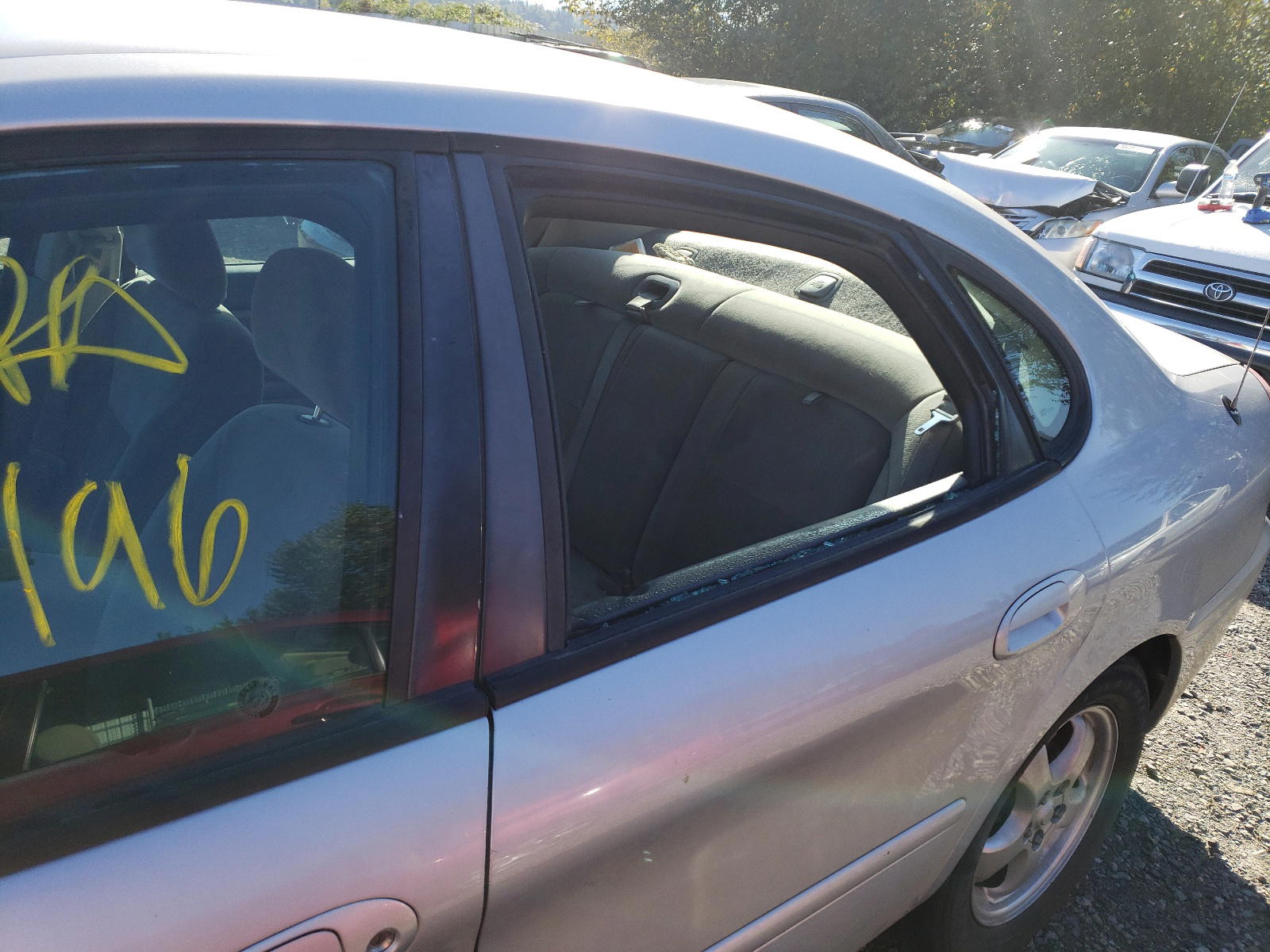 Photo 9 from auction – 2004 FORD TAURUS SE with VIN 1FAFP53U54G196120