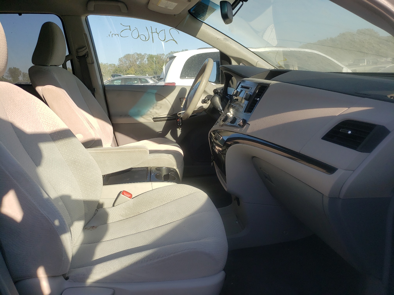 Photo 5 from auction – 2011 TOYOTA SIENNA LE with VIN 5TDKK3DC0BS023481