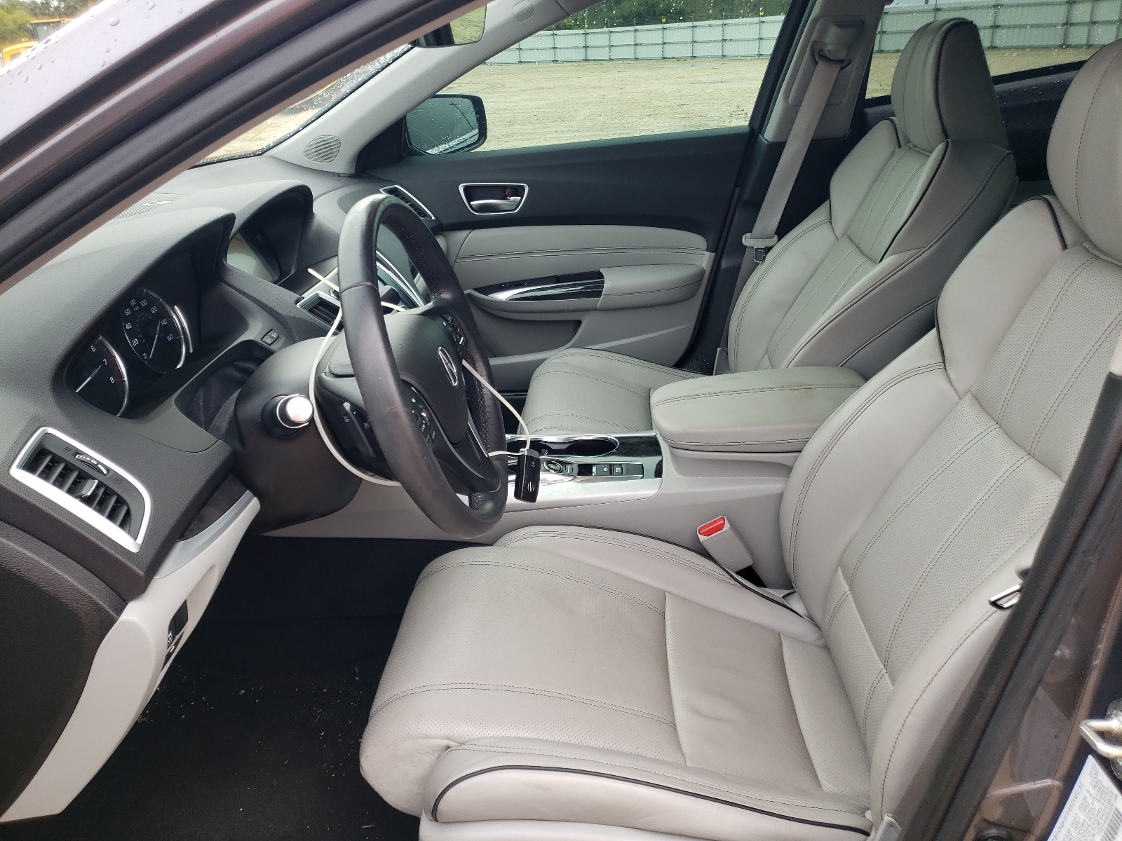 Photo 5 from auction – 2020 ACURA TLX TECHNO with VIN 19UUB2F49LA004517