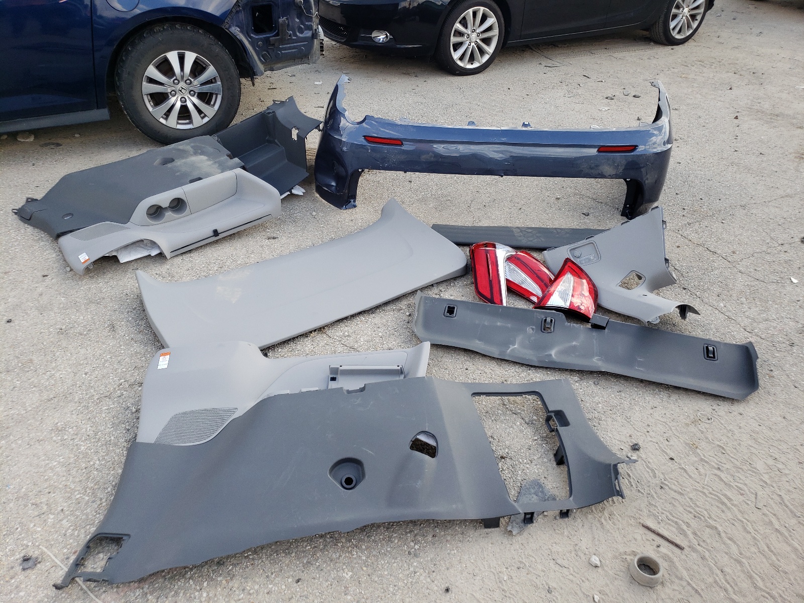 Photo 9 from auction – 2015 TOYOTA SIENNA XLE with VIN 5TDYK3DC3FS679304