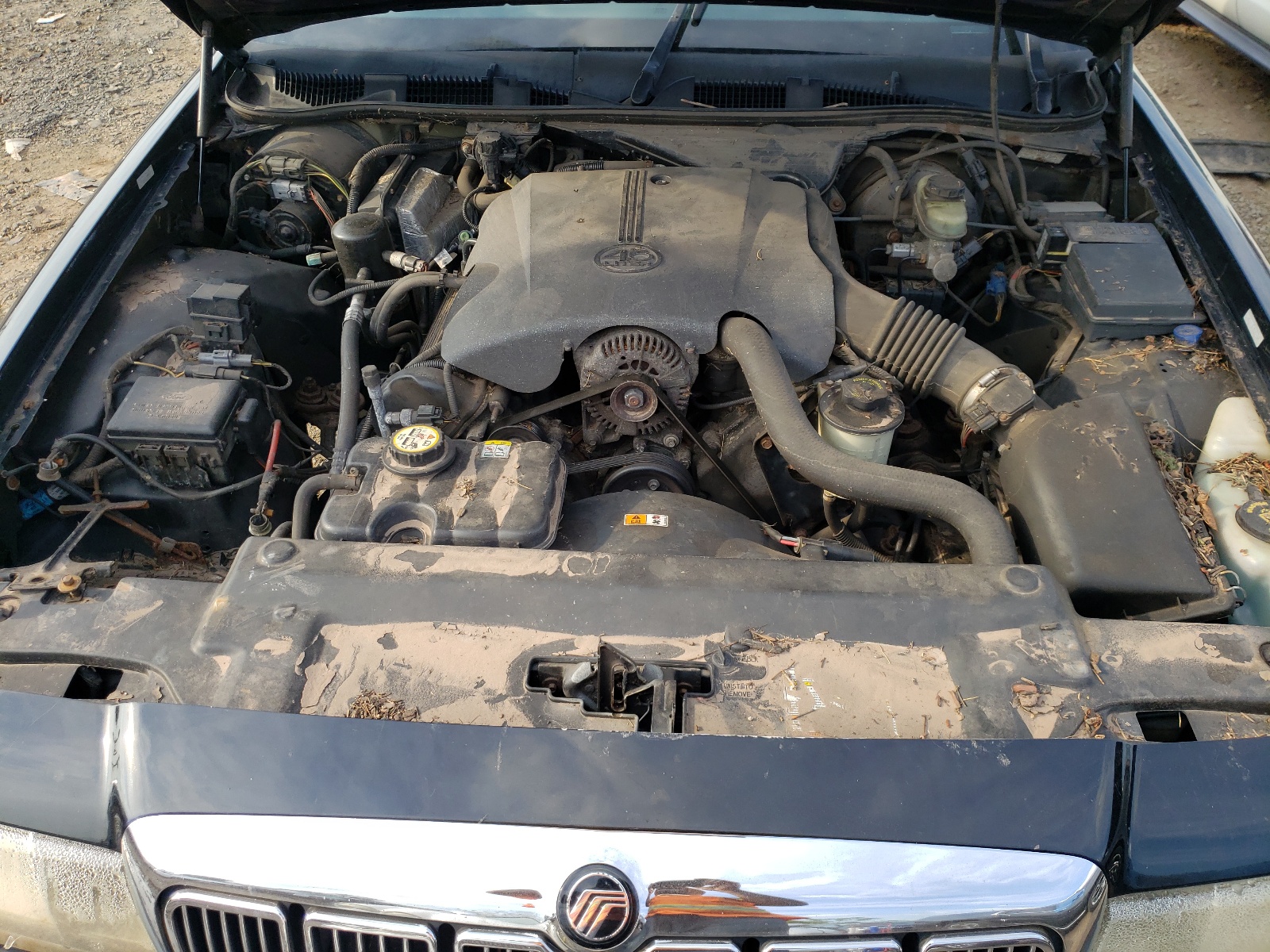 Photo 7 from auction – 2001 MERCURY GRAND MARQ with VIN 2MEFM74W31X700280