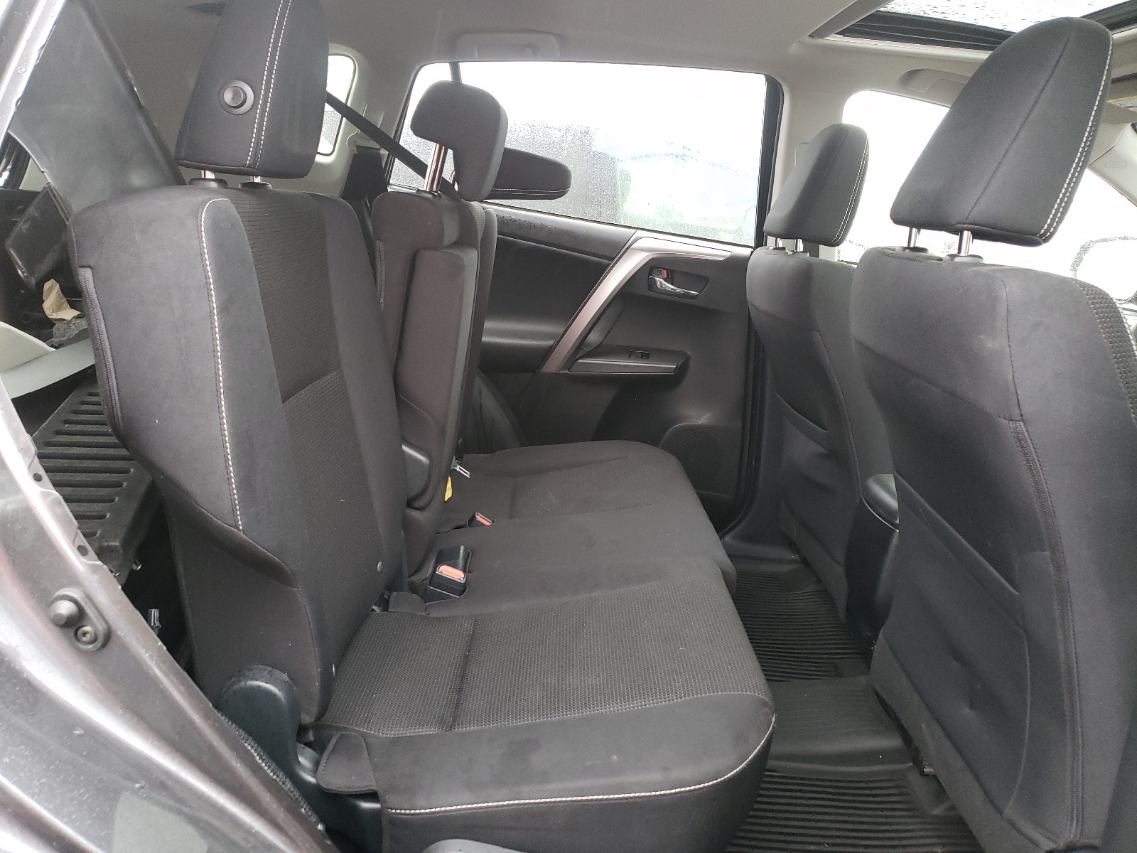Photo 6 from auction – 2018 TOYOTA RAV4 ADVEN with VIN JTMRFREV0JJ176301