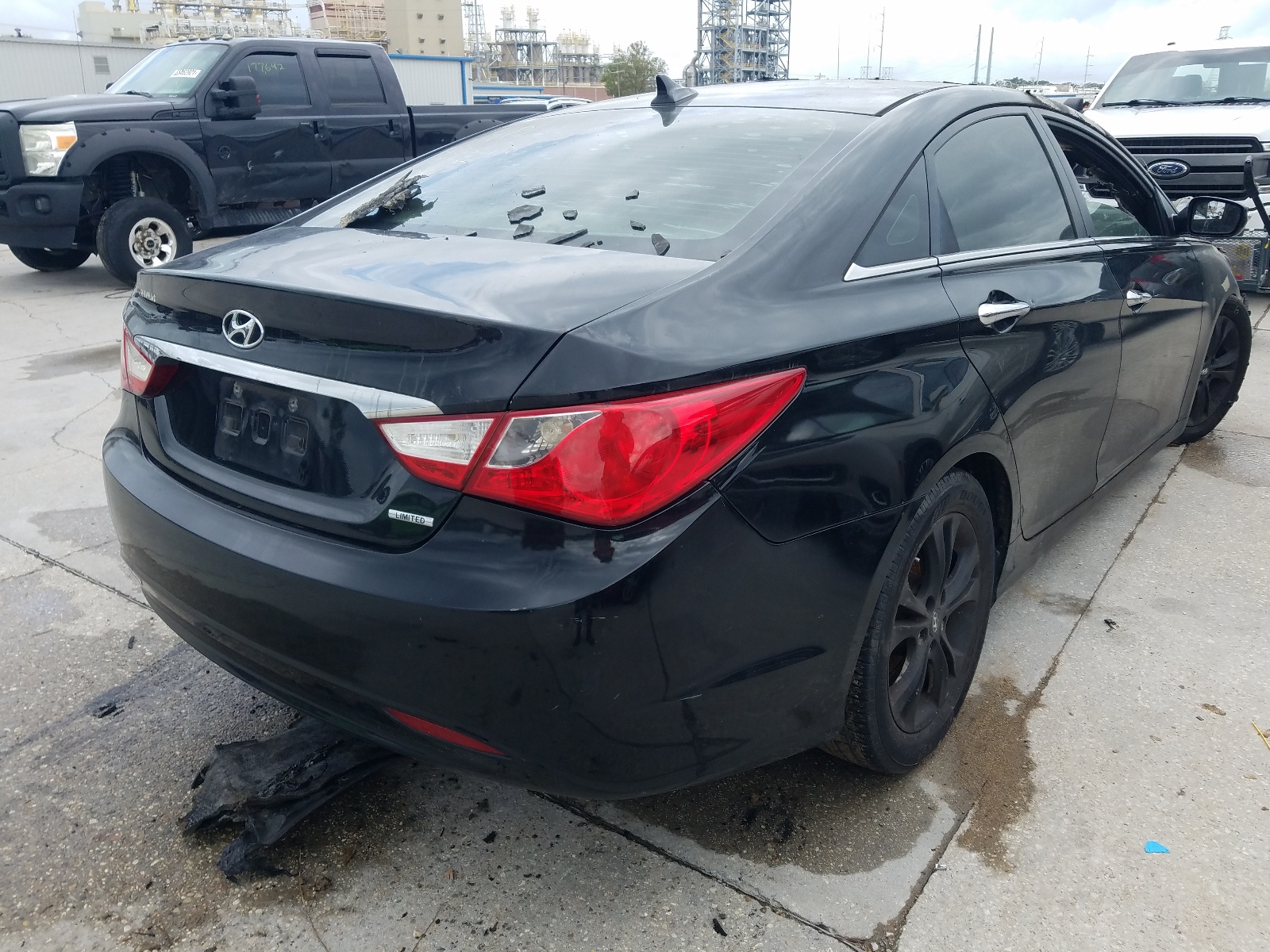 Photo 4 from auction – 2011 HYUNDAI SONATA SE with VIN 5NPEC4AC0BH263561
