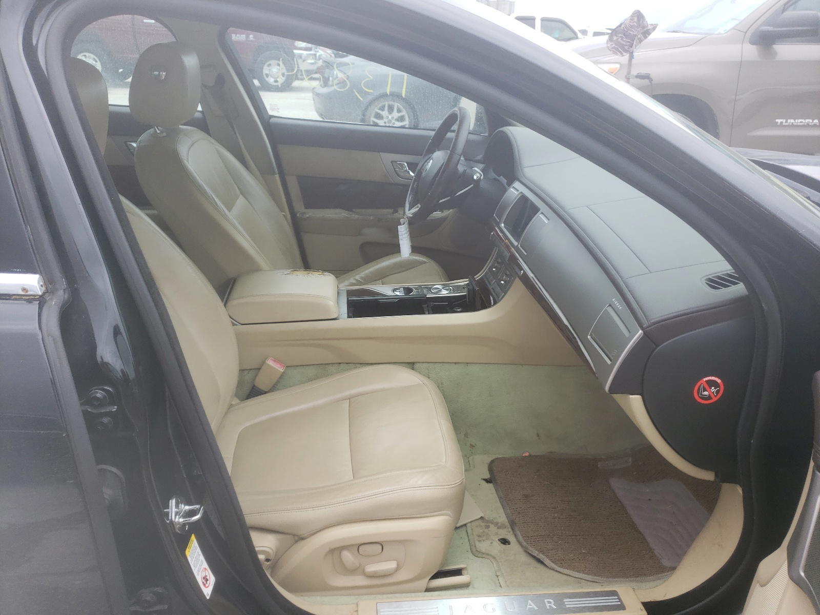 Photo 5 from auction – 2011 JAGUAR XF with VIN SAJWA0FB2BLR94699