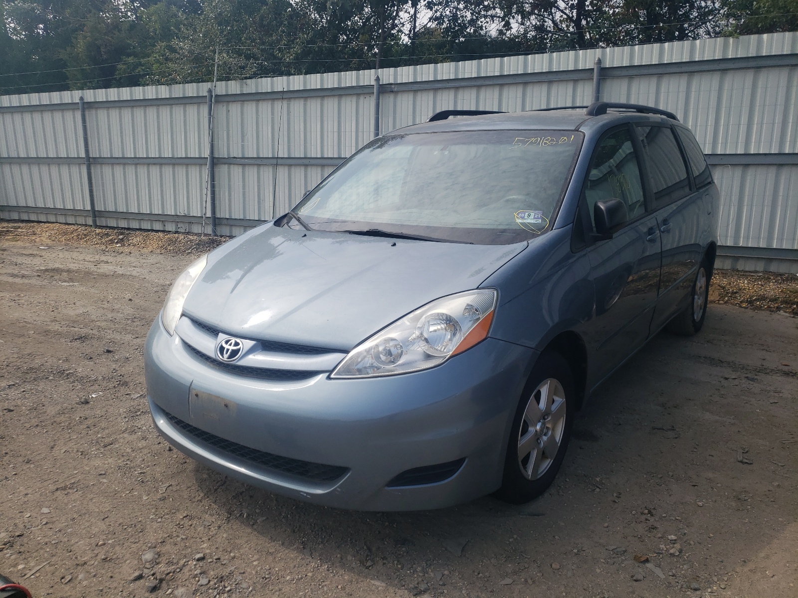 Photo 2 from auction – 2010 TOYOTA SIENNA CE with VIN 5TDKK4CC2AS312559