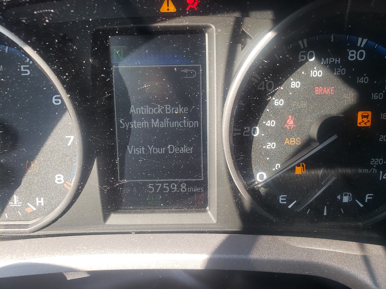 Photo 8 from auction – 2018 TOYOTA RAV4 LE with VIN JTMBFREV8JJ182249