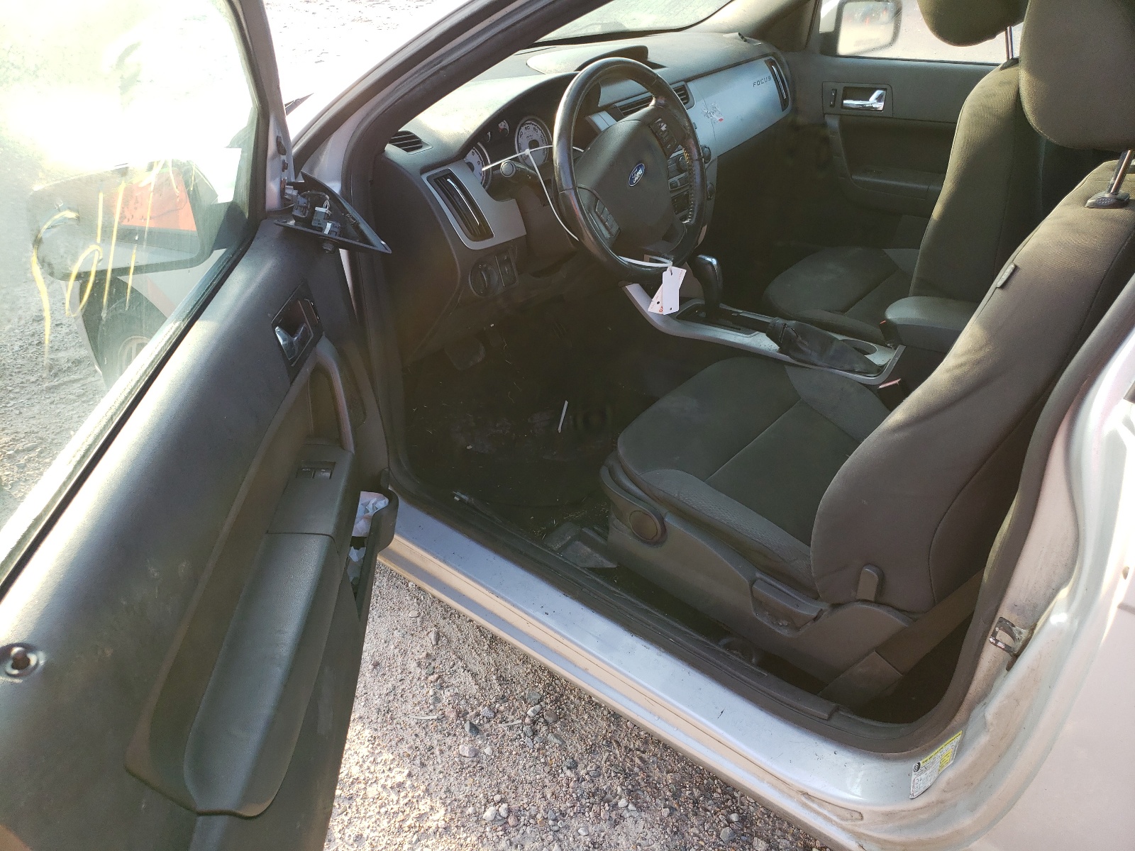 Photo 9 from auction – 2008 FORD FOCUS SE with VIN 1FAHP33N88W212702