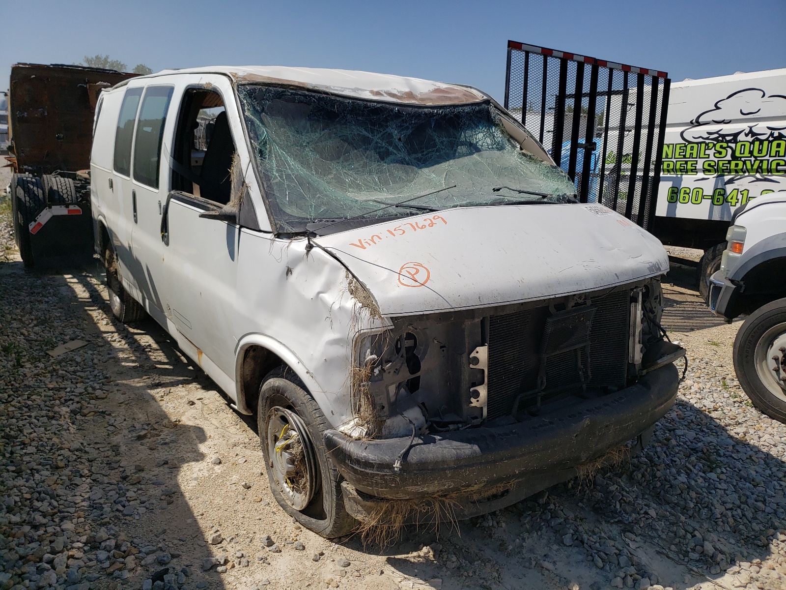 CHEVROLET EXPRESS G2 2002 with VIN 1GCGG25R521157629 - Photo from auction