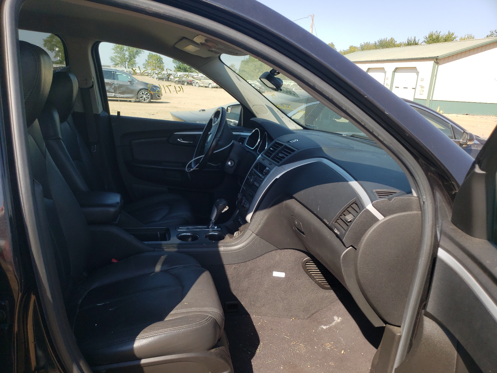 Photo 5 from auction – 2010 CHEVROLET TRAVERSE L with VIN 1GNLRFEDXAJ233324