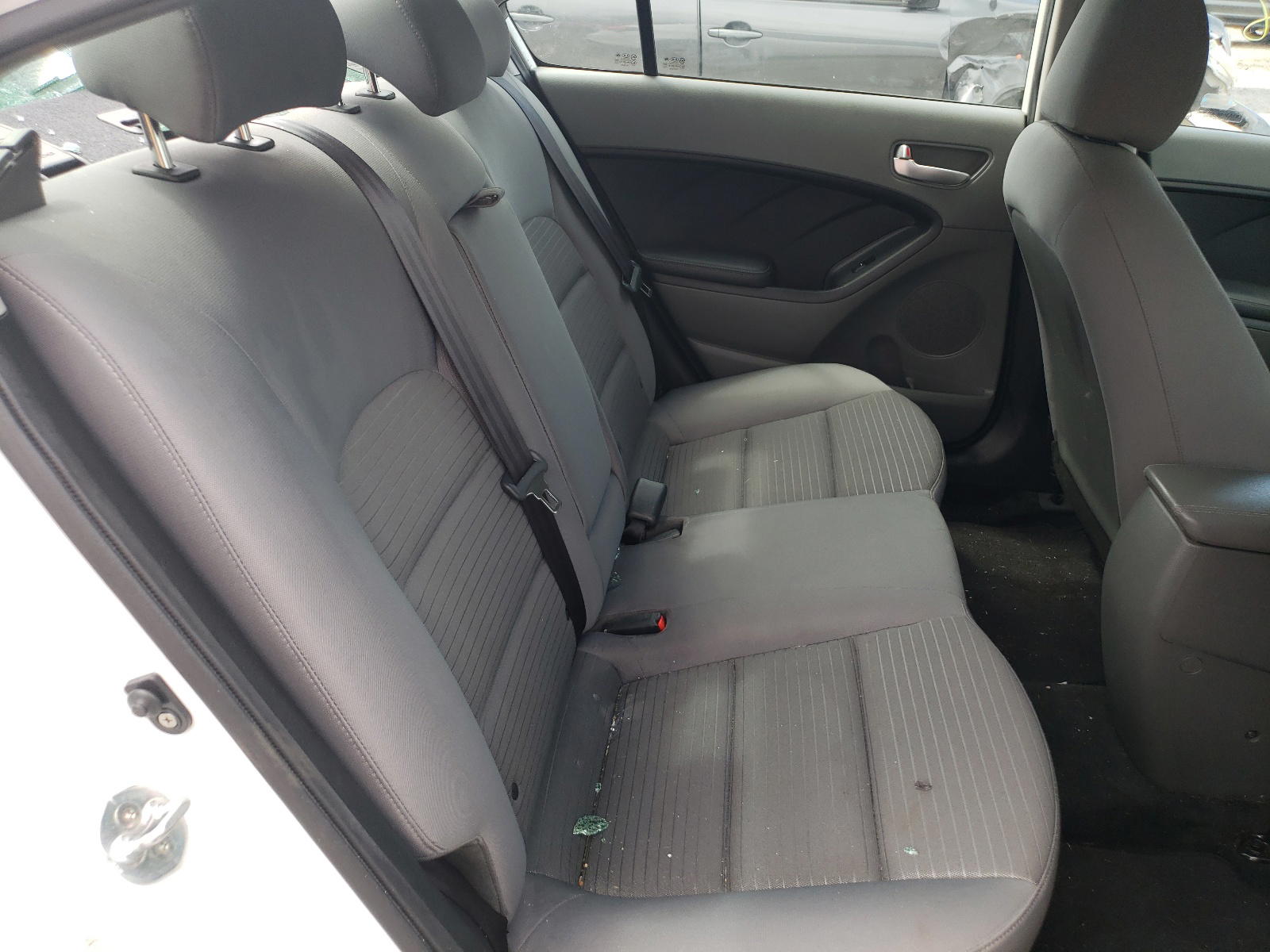 Photo 6 from auction – 2017 KIA FORTE LX with VIN 3KPFL4A73HE035834