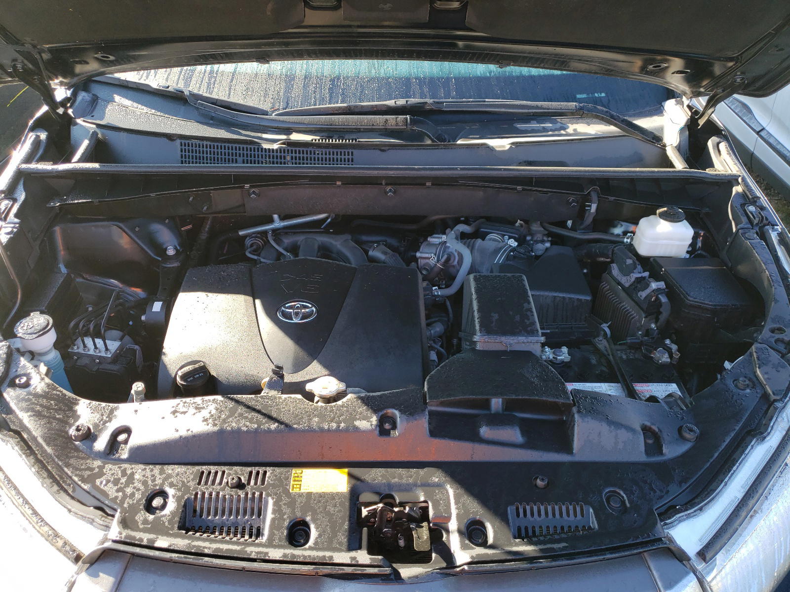 Photo 7 from auction – 2018 TOYOTA HIGHLANDER with VIN 5TDBZRFH8JS864194