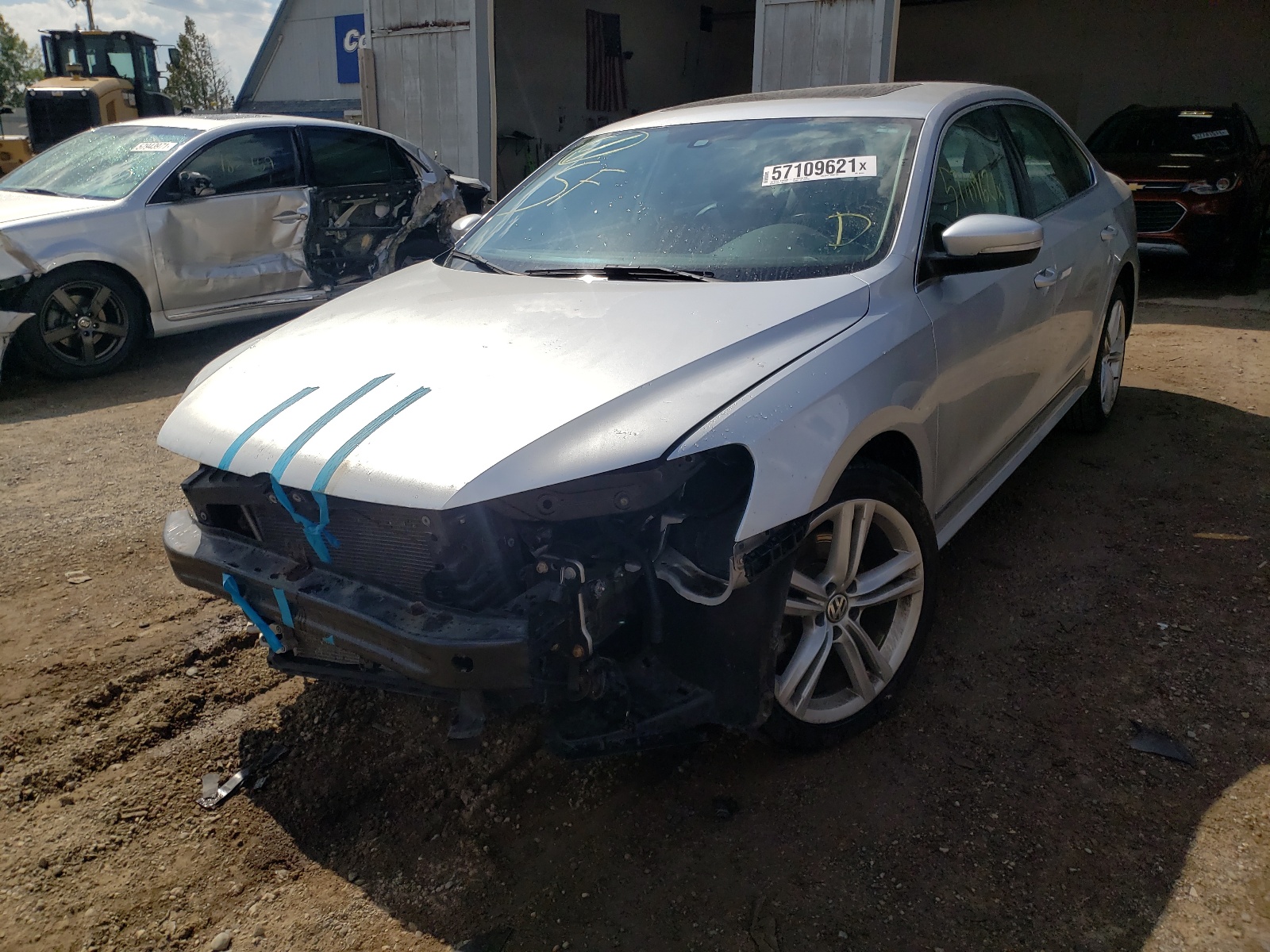 Photo 2 from auction – 2015 VOLKSWAGEN PASSAT SE with VIN 1VWBS7A34FC054345