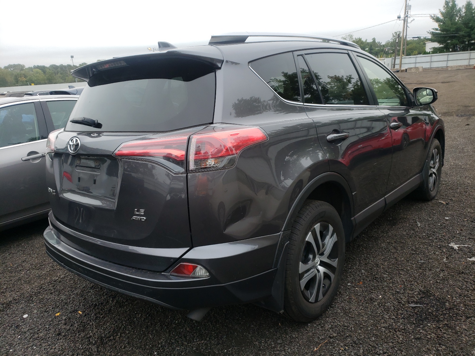 Photo 4 from auction – 2016 TOYOTA RAV4 LE with VIN JTMBFREV9GJ051419