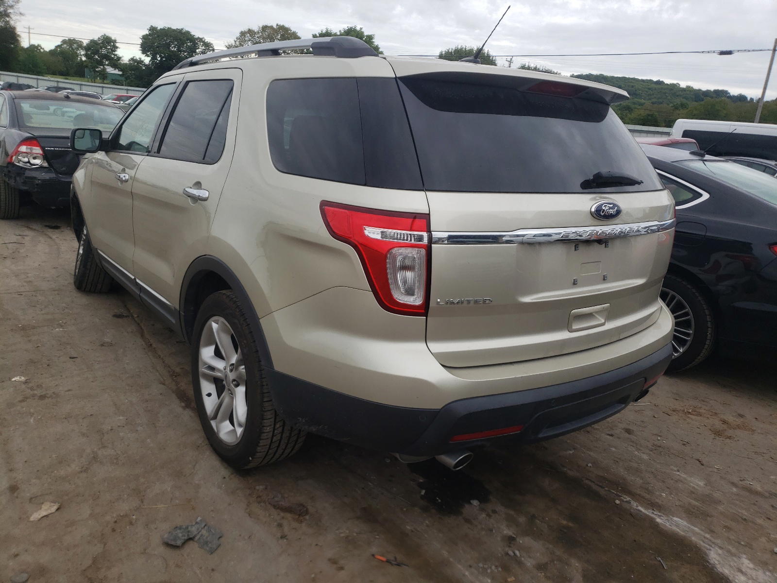 Photo 3 from auction – 2011 FORD EXPLORER L with VIN 1FMHK7F83BGA18954