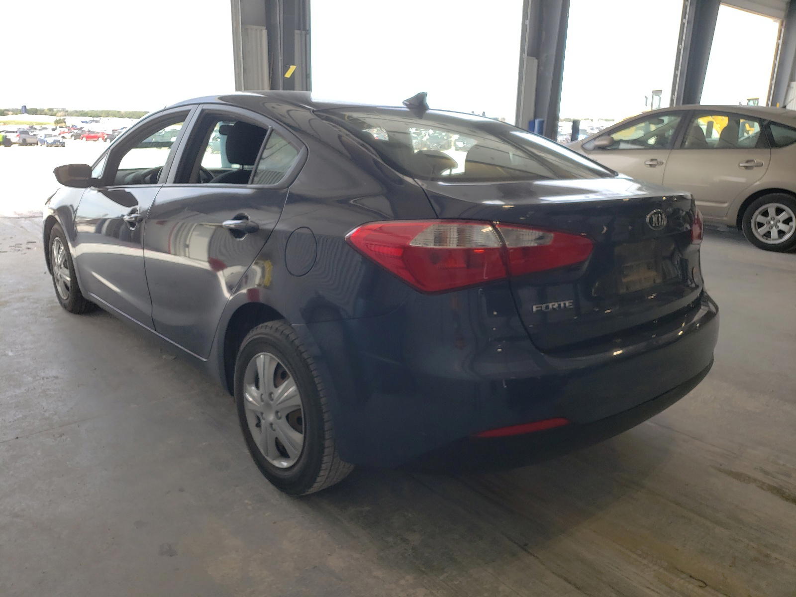 Photo 3 from auction – 2015 KIA FORTE LX with VIN KNAFX4A60F5332920