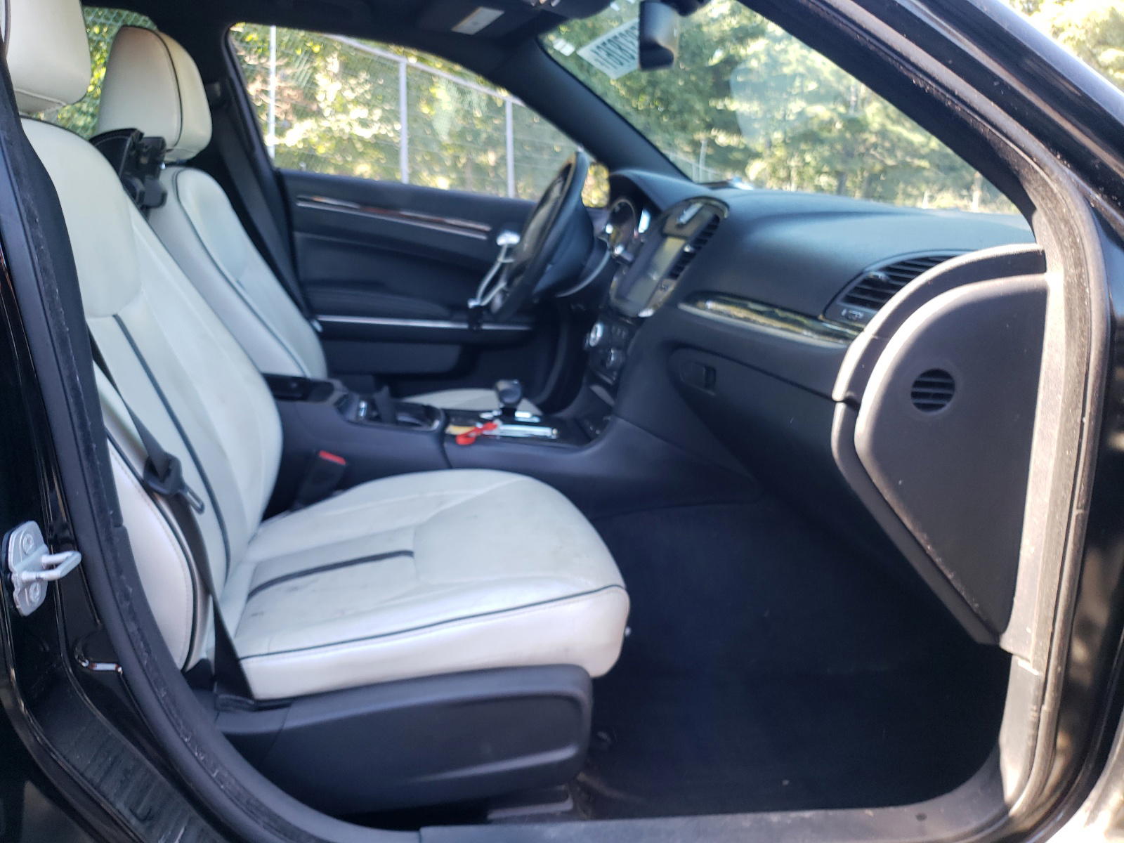 Photo 5 from auction – 2013 CHRYSLER 300 with VIN 2C3CCAAGXDH743549