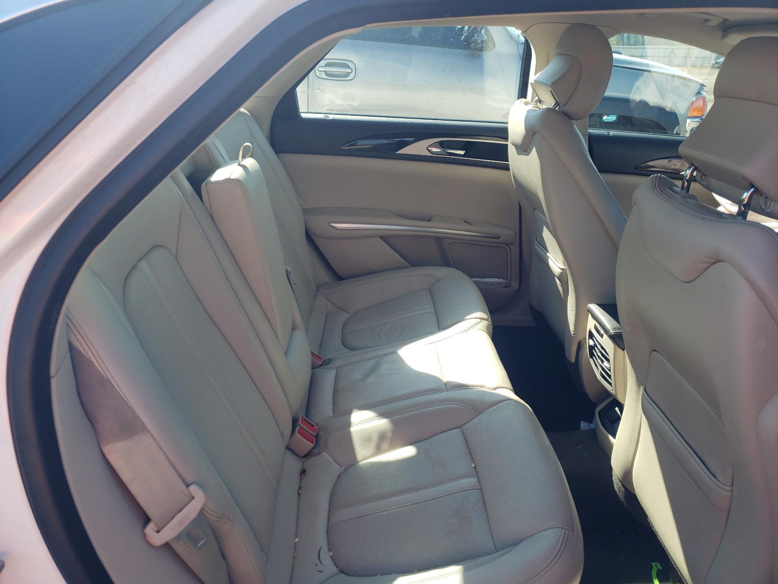 Photo 6 from auction – 2016 LINCOLN MKZ with VIN 3LN6L2G94GR633883