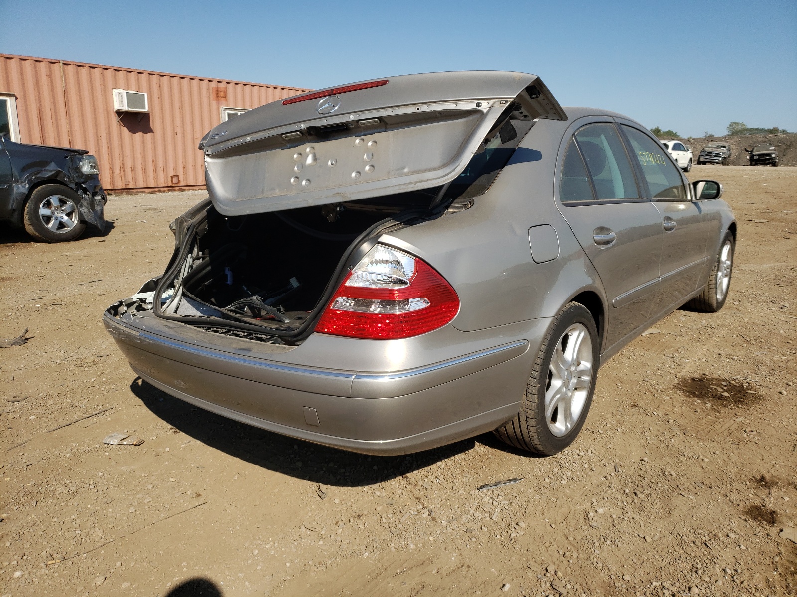 Photo 4 from auction – 2006 MERCEDES-BENZ E 350 with VIN WDBUF56J66A921928