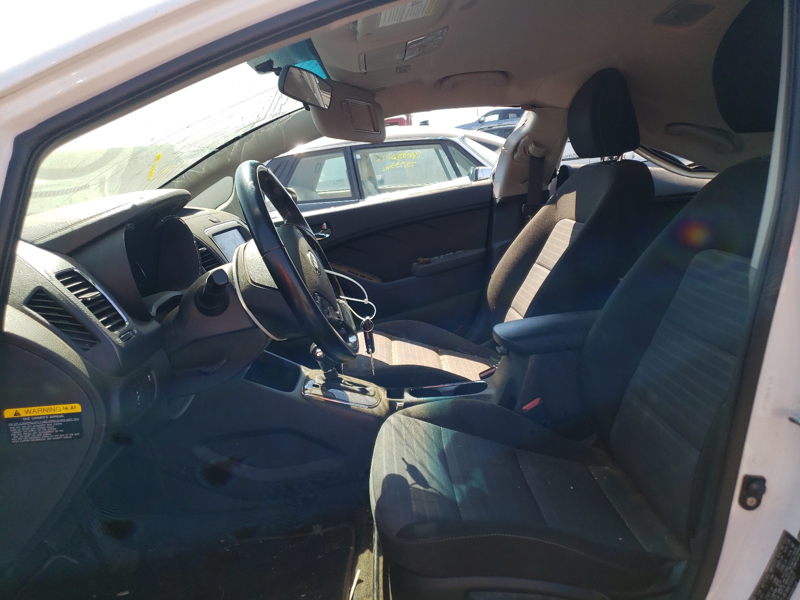Photo 5 from auction – 2017 KIA FORTE LX with VIN 3KPFL4A78HE151627
