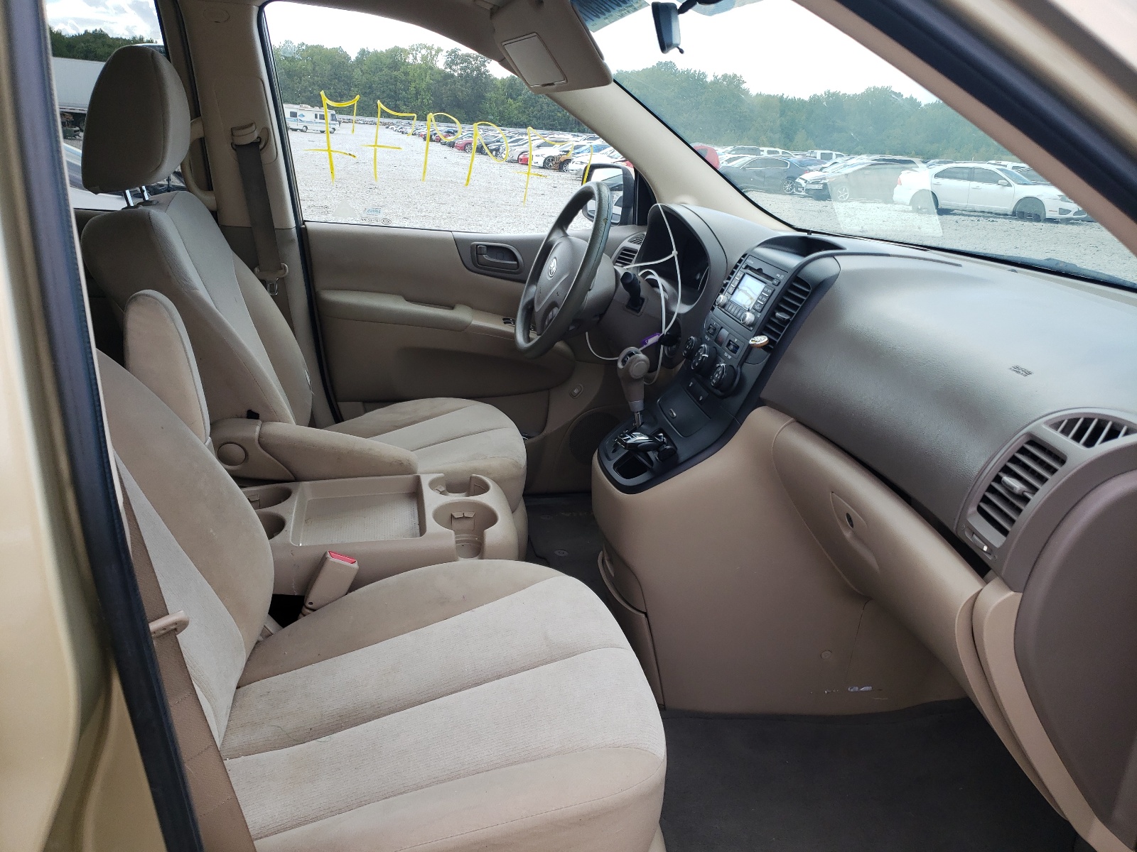 Photo 5 from auction – 2011 KIA SEDONA LX with VIN KNDMG4C71B6379250