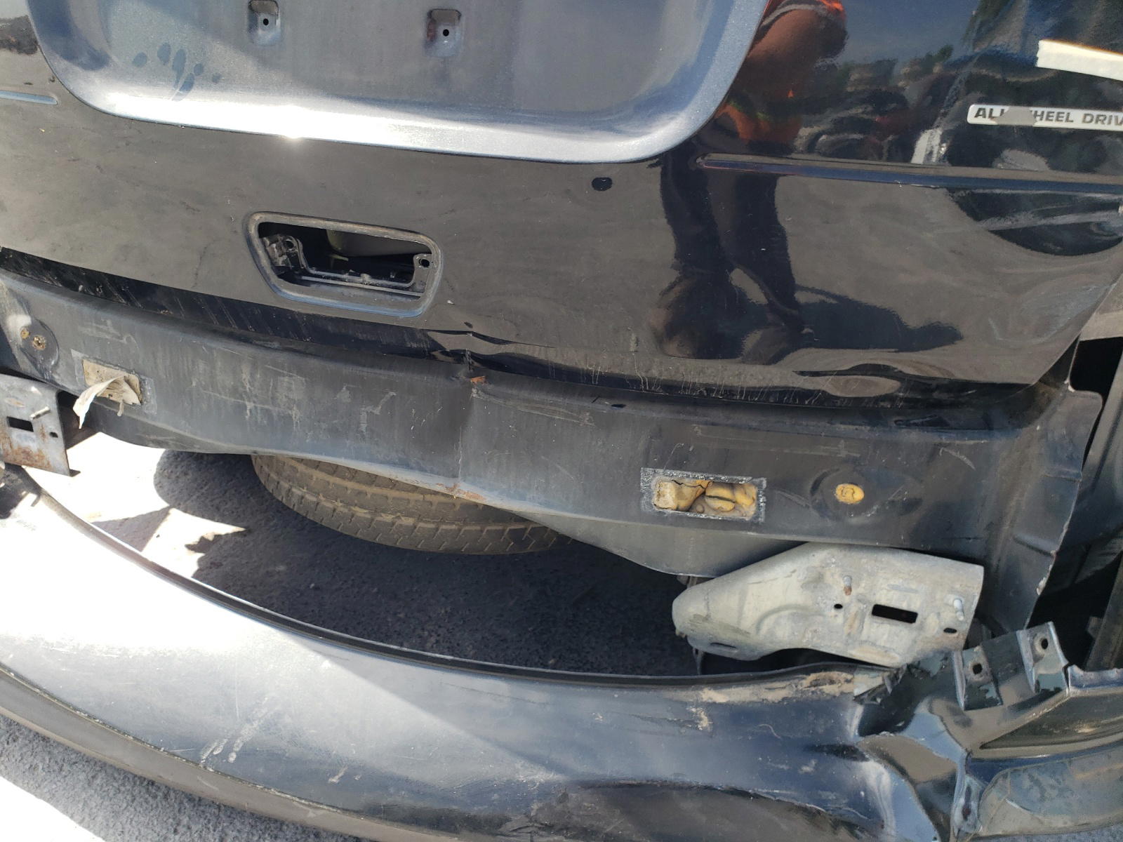 Photo 9 from auction – 2004 CHRYSLER PACIFICA with VIN 2C8GF68464R330176