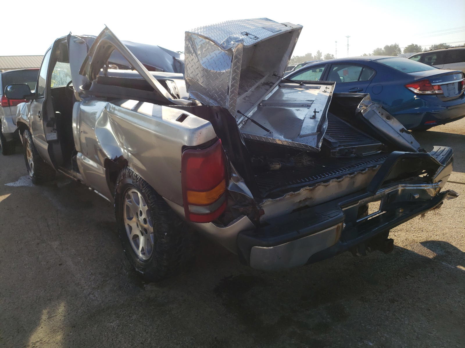Photo 3 from auction – 2001 CHEVROLET SILVERADO with VIN 1GCEK19T41E140401