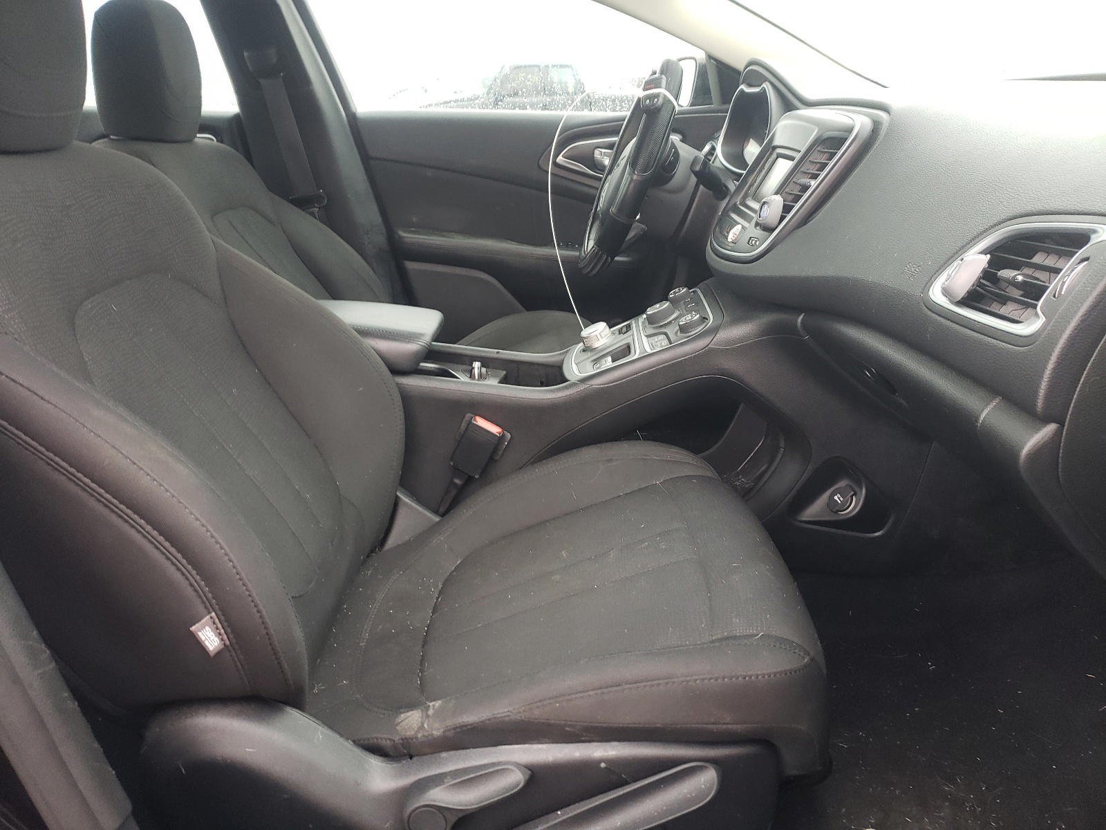 Photo 5 from auction – 2016 CHRYSLER 200 LIMITE with VIN 1C3CCCAB5GN164495