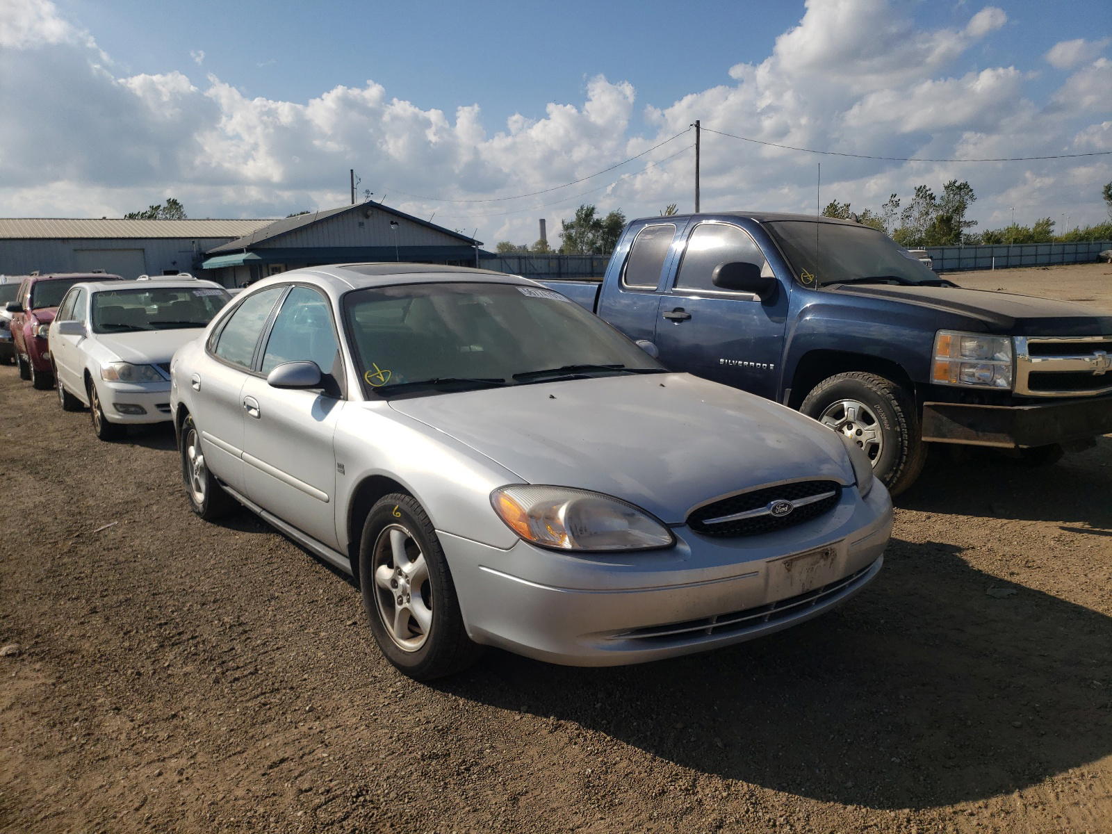 FORD TAURUS SES 2000 with VIN 1FAFP55S5YA182061 - Photo from auction