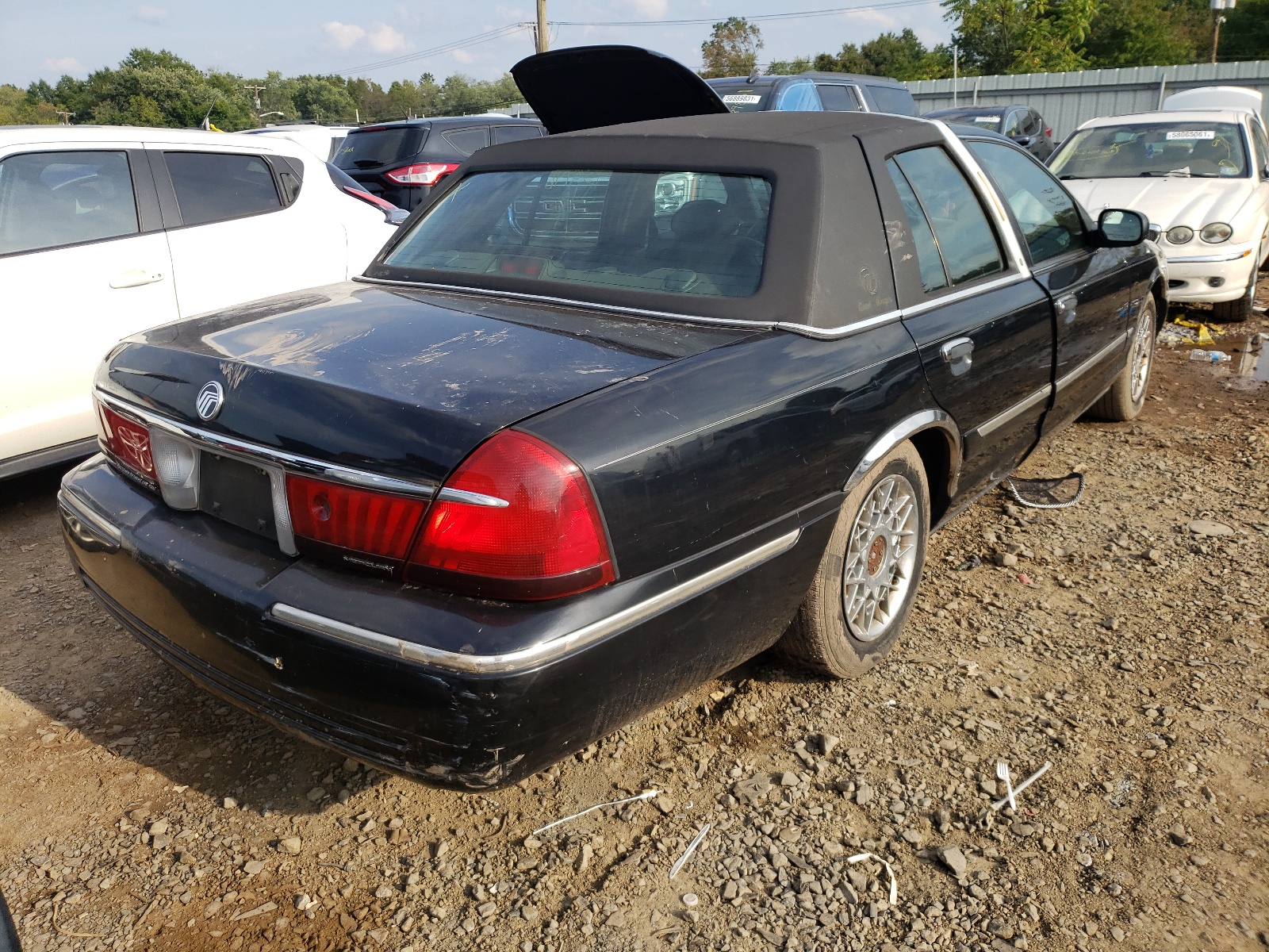 Photo 4 from auction – 2001 MERCURY GRAND MARQ with VIN 2MEFM74W31X700280