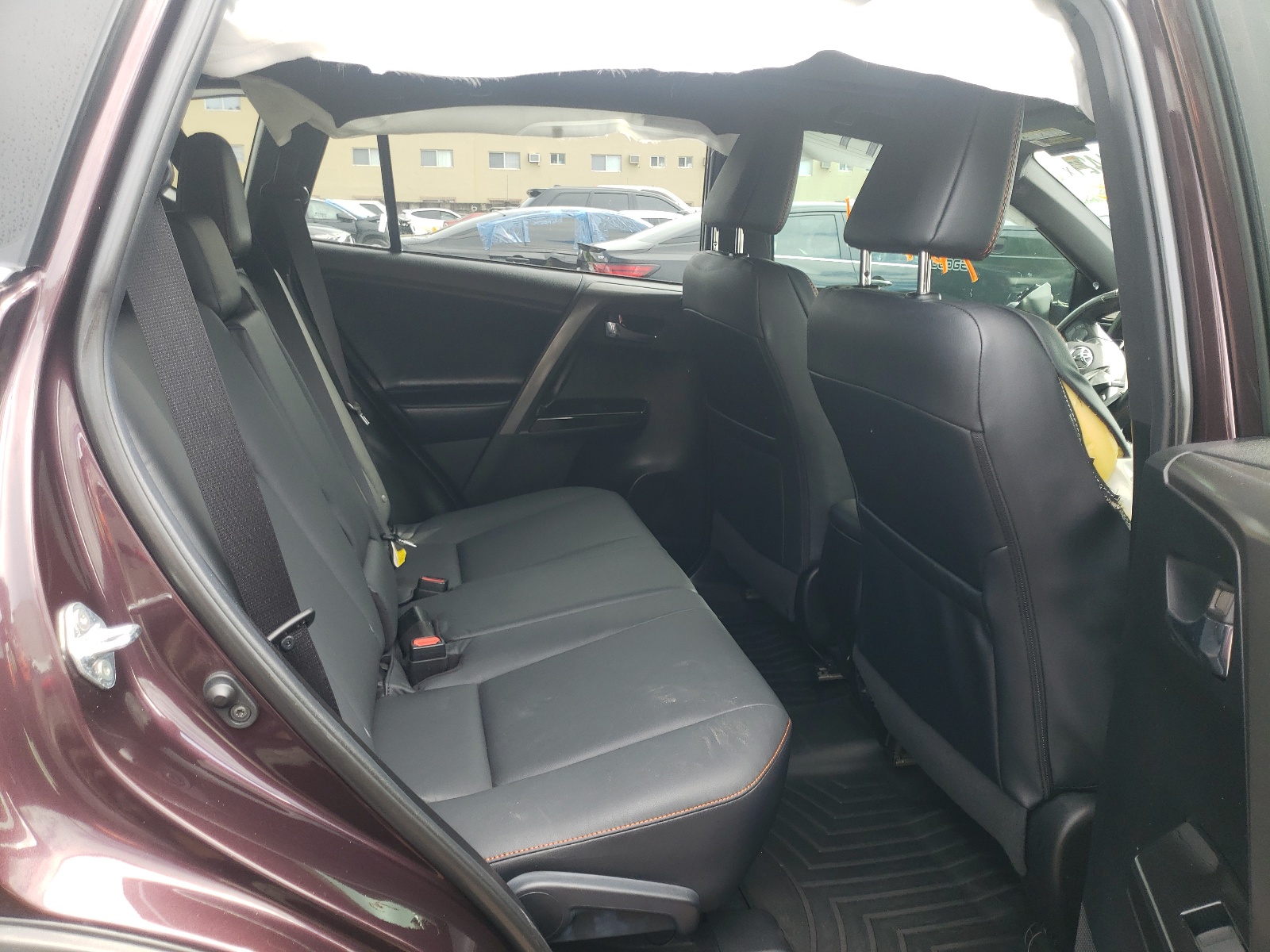 Photo 6 from auction – 2018 TOYOTA RAV4 SE with VIN 2T3NFREV1JW428900
