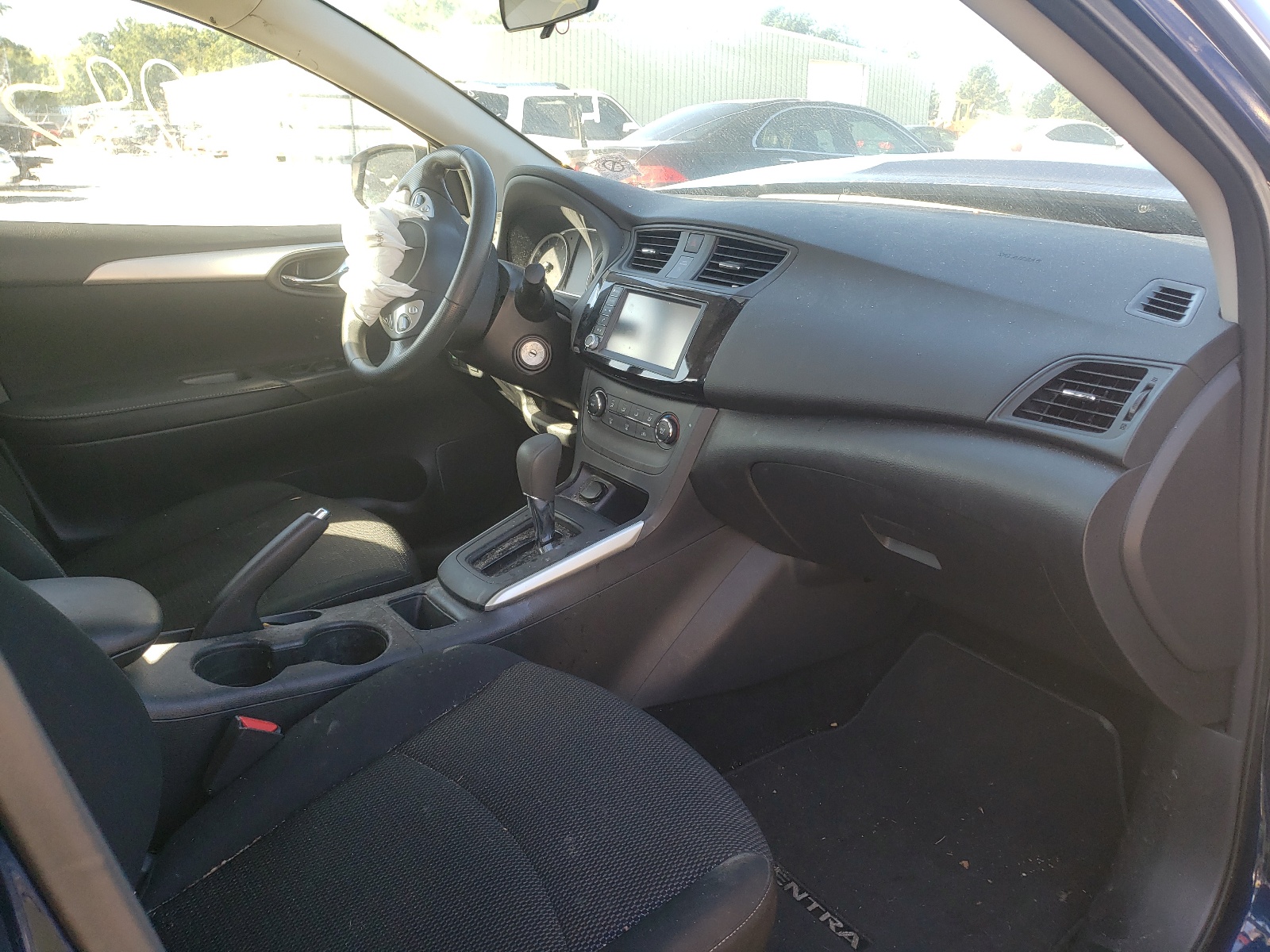 Photo 5 from auction – 2019 NISSAN SENTRA S with VIN 3N1AB7AP7KY282152