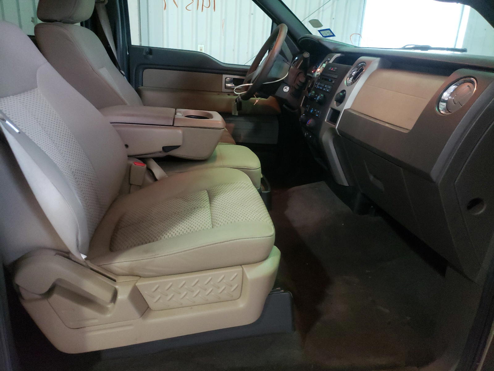 Photo 5 from auction – 2010 FORD F150 SUPER with VIN 1FTEW1C83AKE42613
