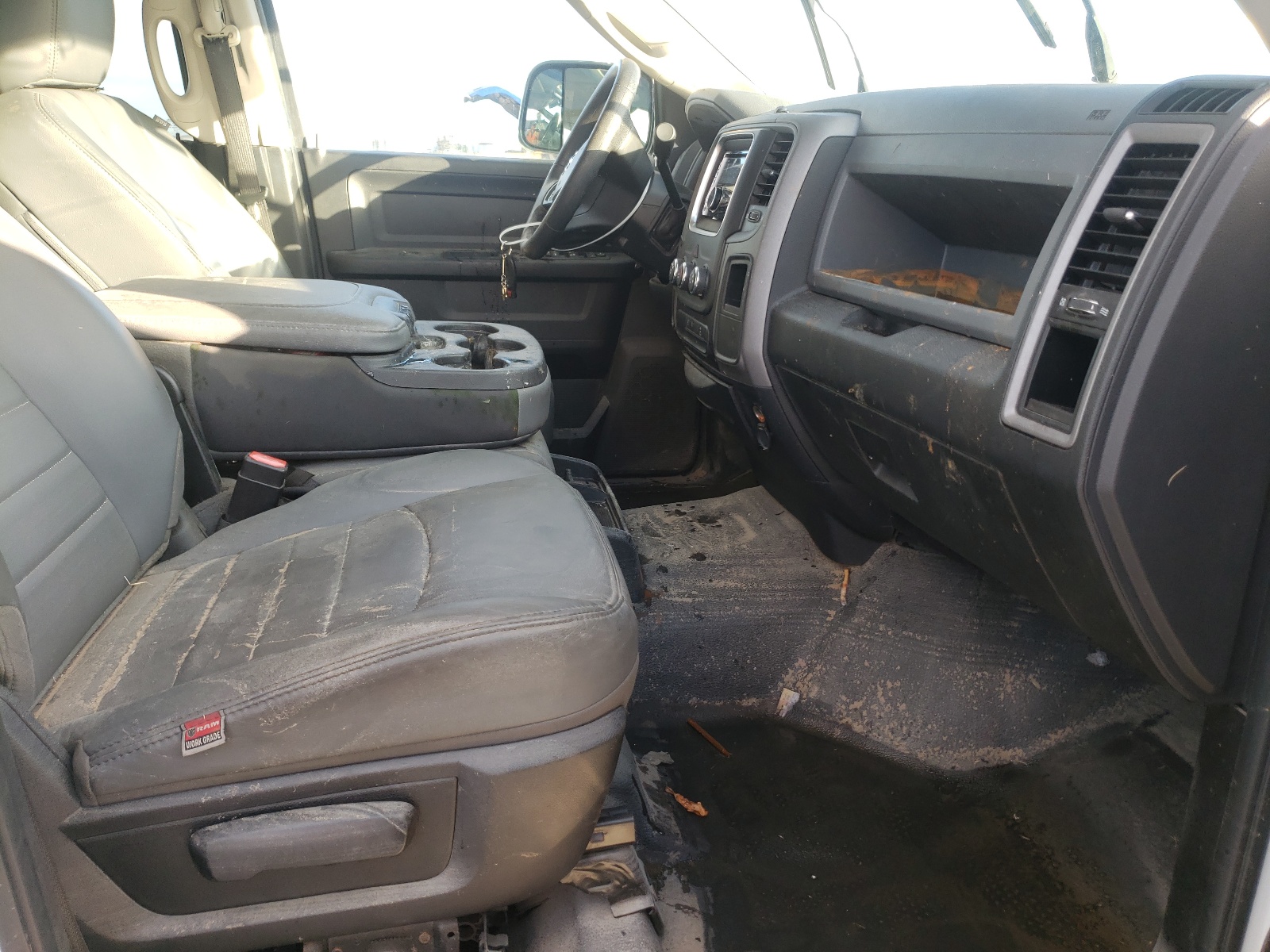 Photo 5 from auction – 2017 RAM 2500 ST with VIN 3C6UR4HJ4HG662593