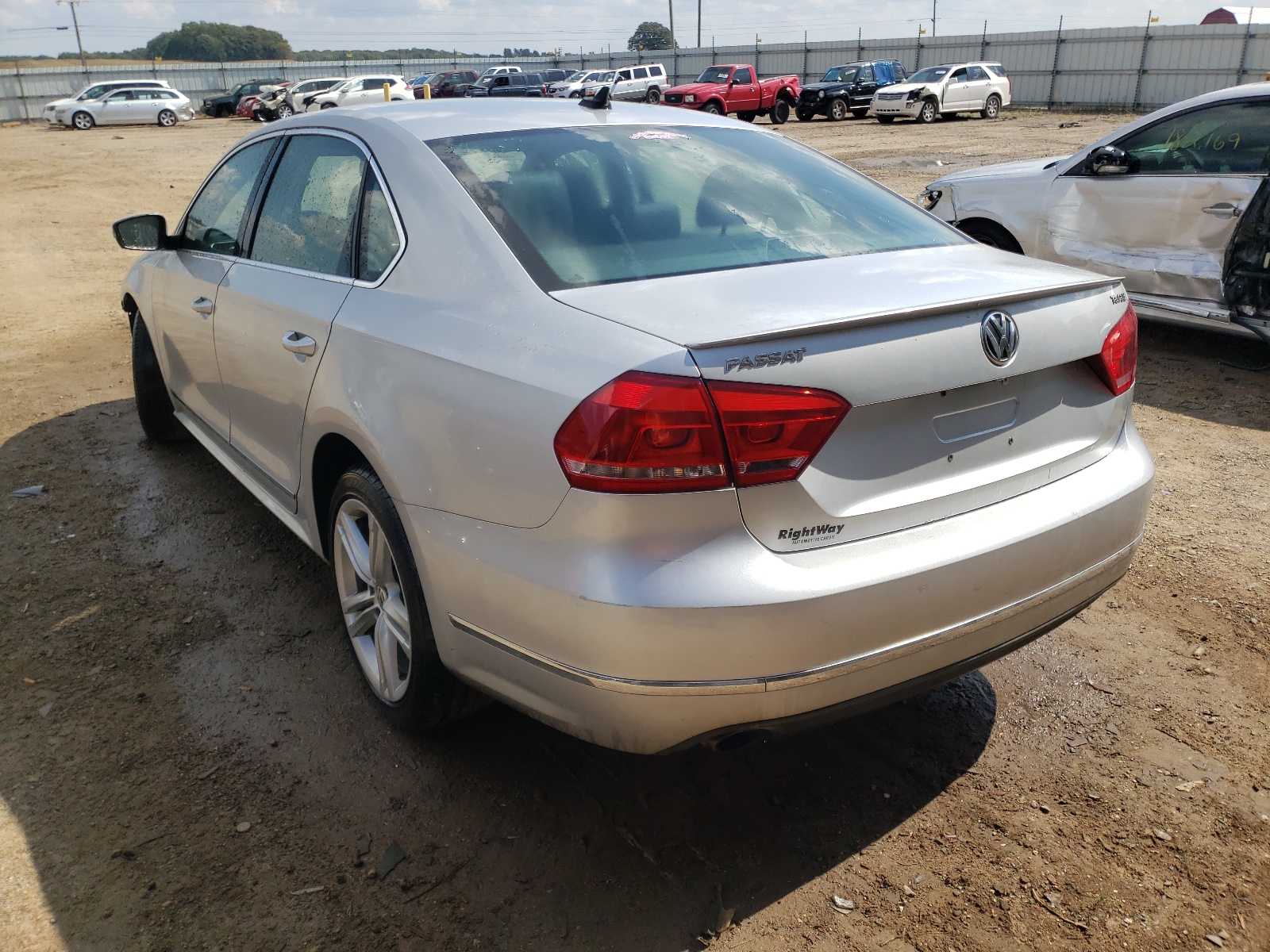 Photo 3 from auction – 2015 VOLKSWAGEN PASSAT SE with VIN 1VWBS7A34FC054345