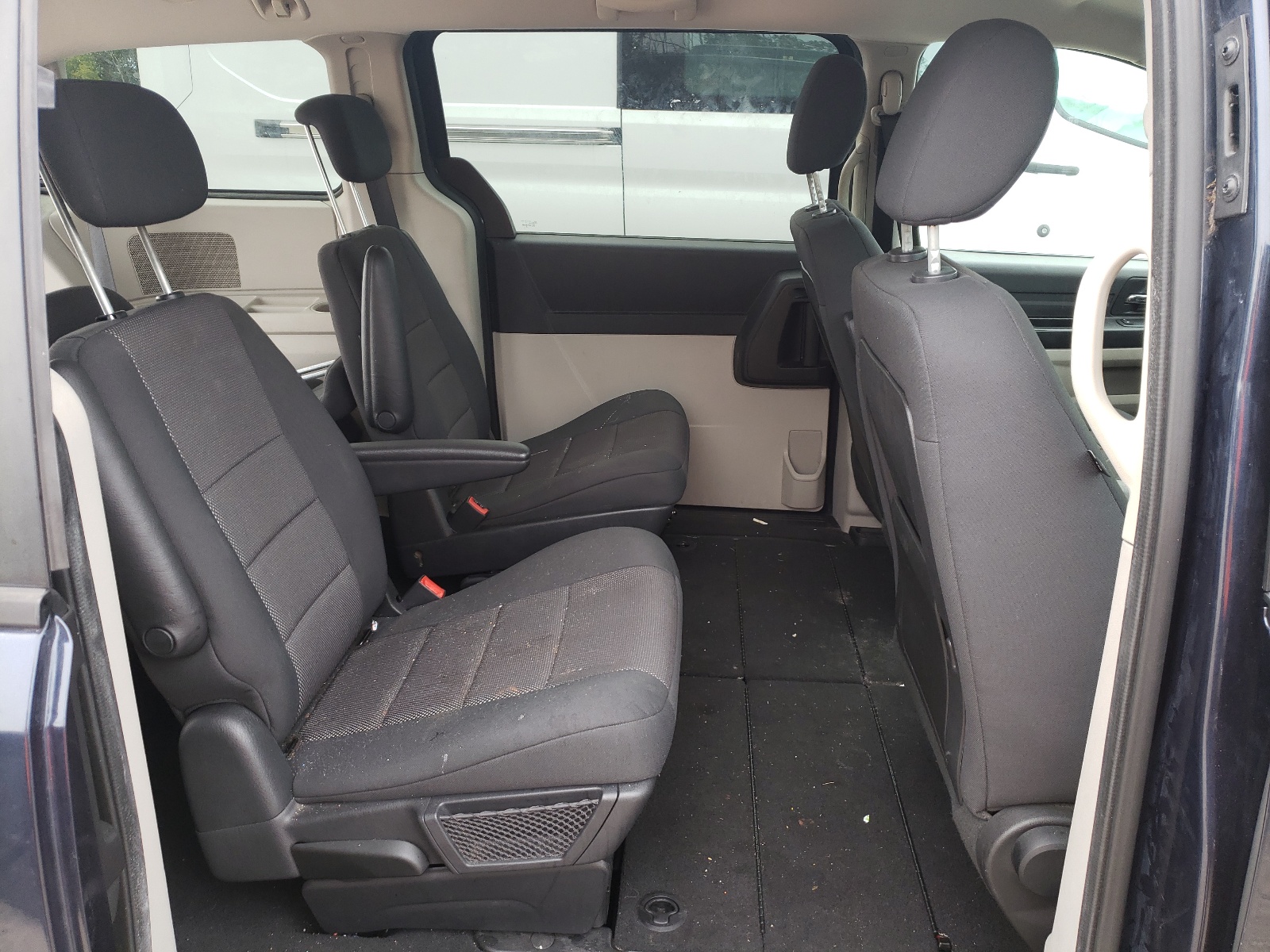 Photo 6 from auction – 2008 DODGE GRAND CARA with VIN 2D8HN44H68R695437