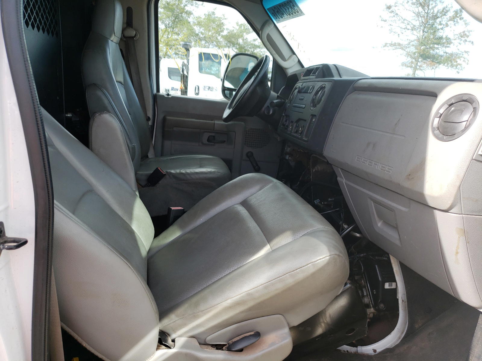 Photo 5 from auction – 2014 FORD ECONOLINE with VIN 1FTSS3EL5EDA72142