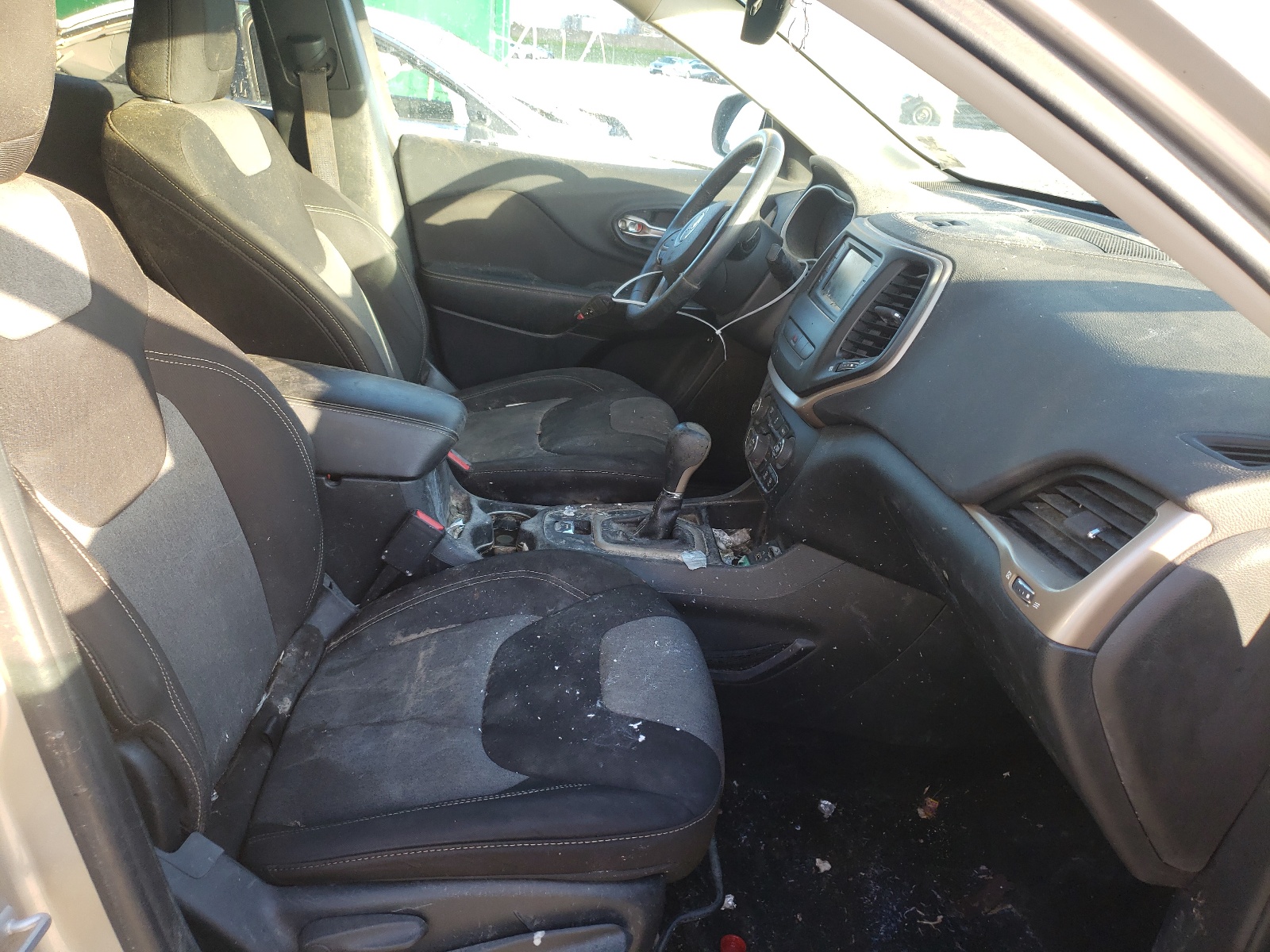 Photo 5 from auction – 2014 JEEP CHEROKEE L with VIN 1C4PJLCB6EW273748