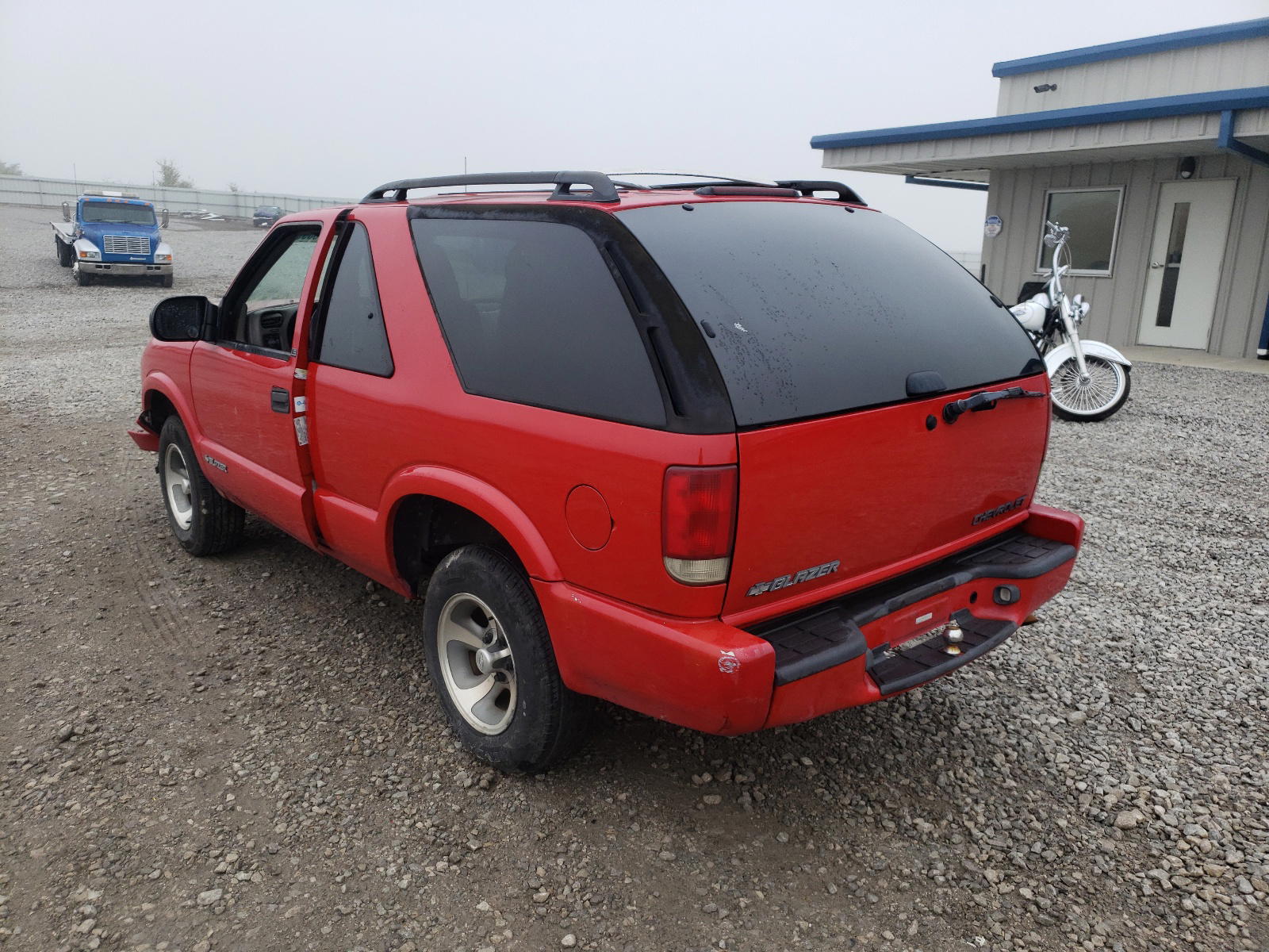 Photo 3 from auction – 2000 CHEVROLET BLAZER with VIN 1GNCS18W4YK300279