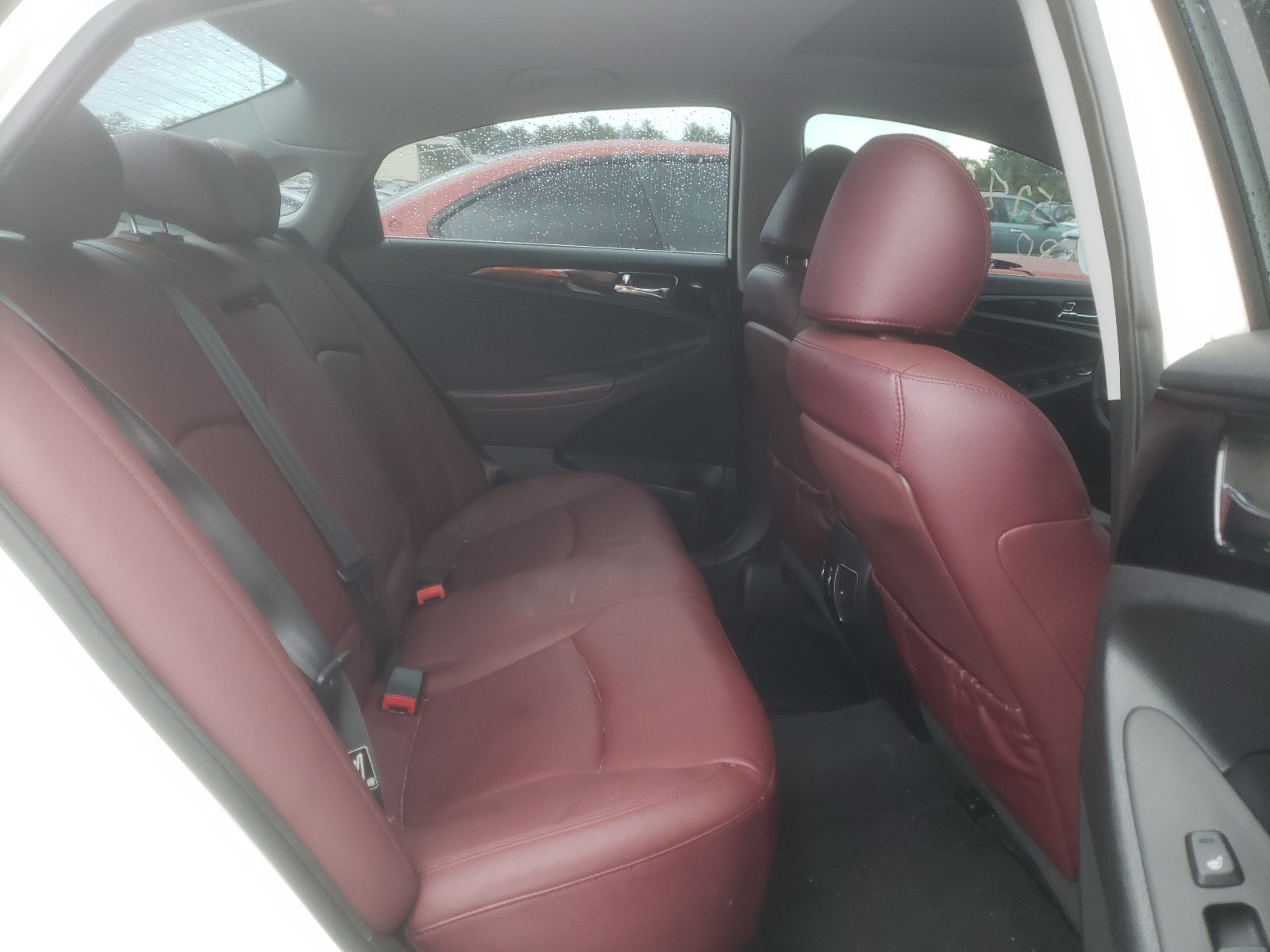 Photo 6 from auction – 2011 HYUNDAI SONATA SE with VIN 5NPEC4ACXBH035423