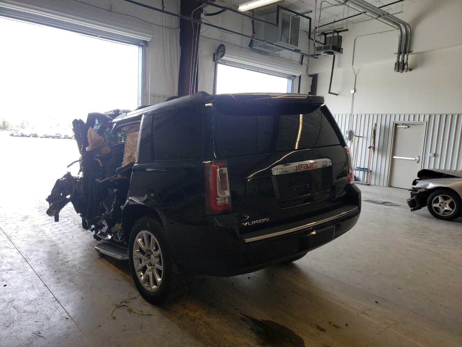 Photo 3 from auction – 2016 GMC YUKON DENA with VIN 1GKS2CKJ5GR259409