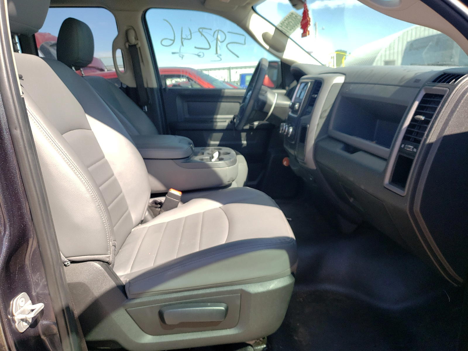 Photo 5 from auction – 2018 RAM 1500 ST with VIN 1C6RR6FT3JS131678