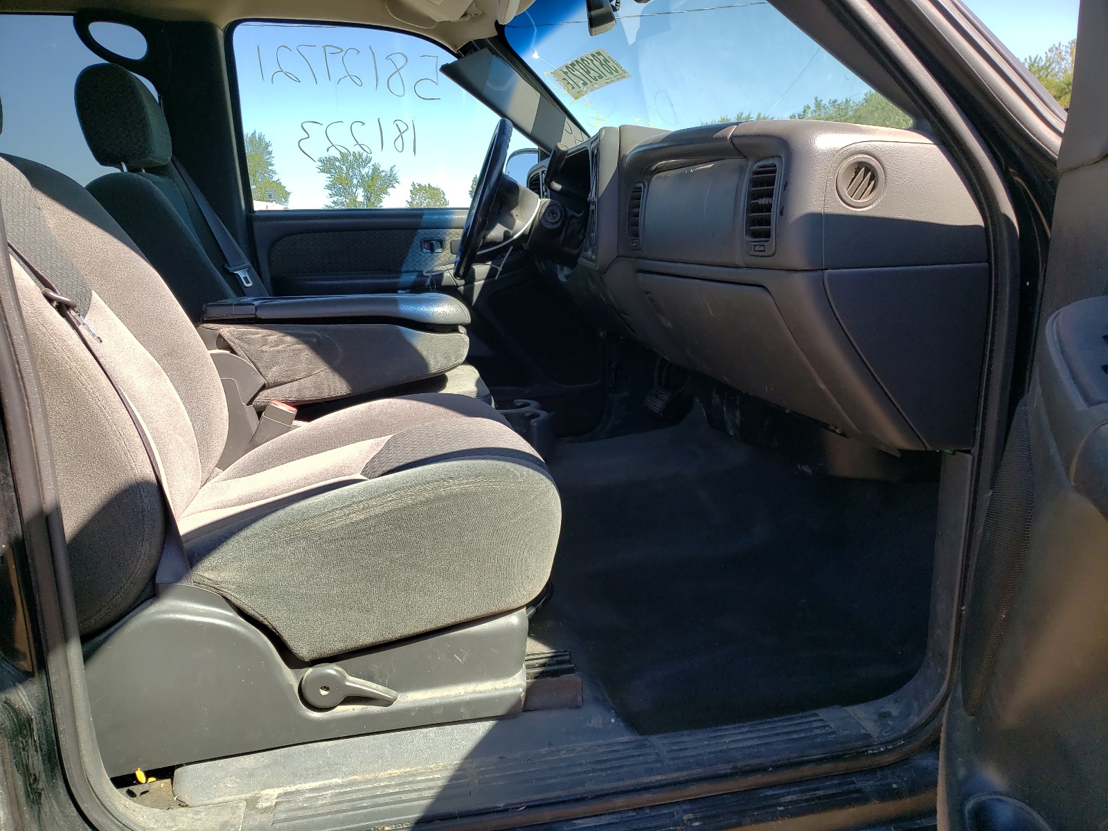 Photo 5 from auction – 2004 CHEVROLET AVALANCHE with VIN 3GNEK12T14G166890