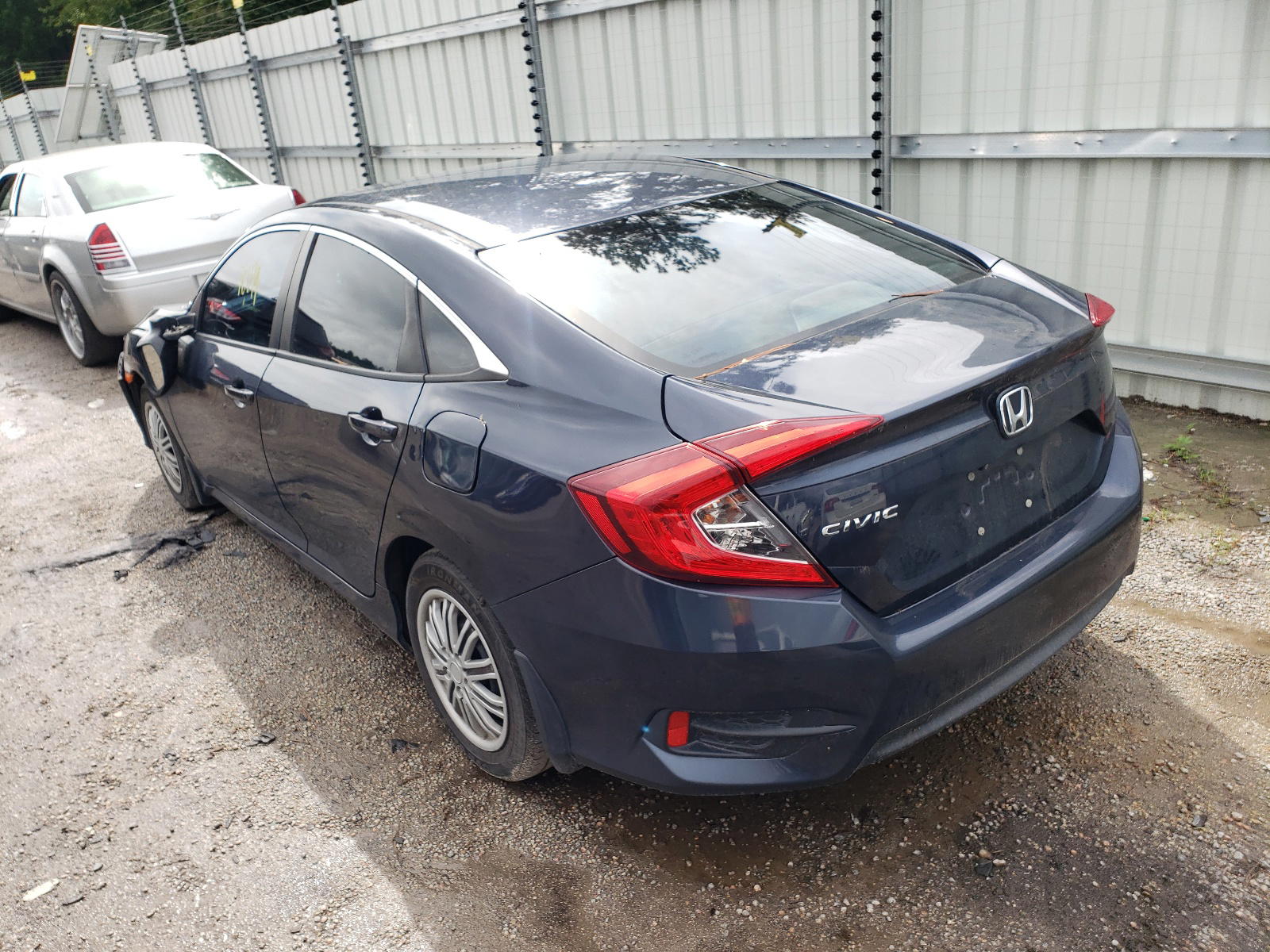 Photo 3 from auction – 2017 HONDA CIVIC LX with VIN 19XFC2F58HE048834