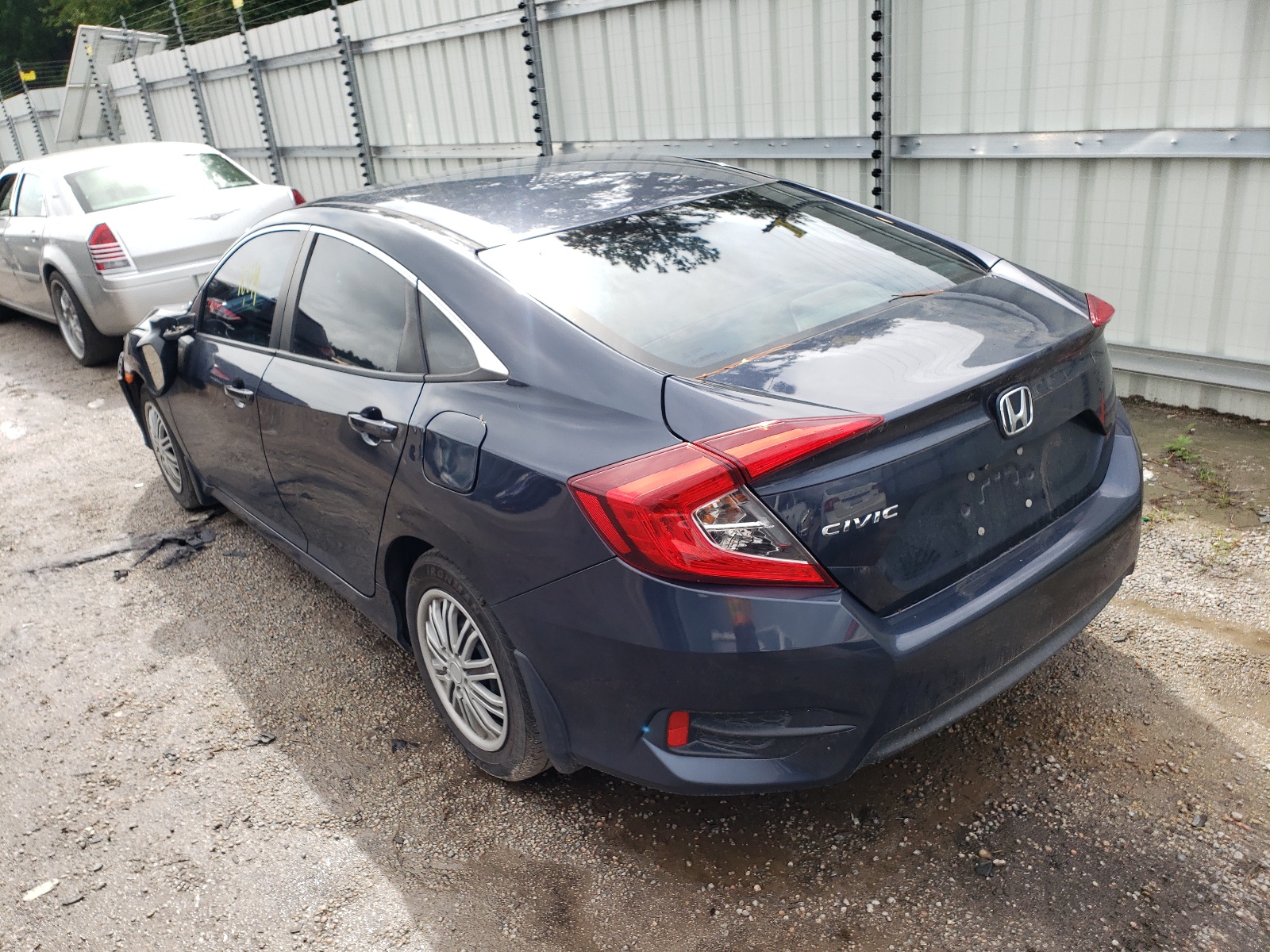 Zdjęcie 3 z aukcji – 2017 HONDA CIVIC LX z VIN 19XFC2F58HE048834