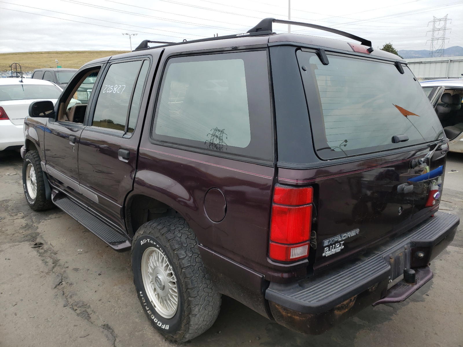 Photo 3 from auction – 1994 FORD EXPLORER with VIN 1FMDU34X7RUD03194